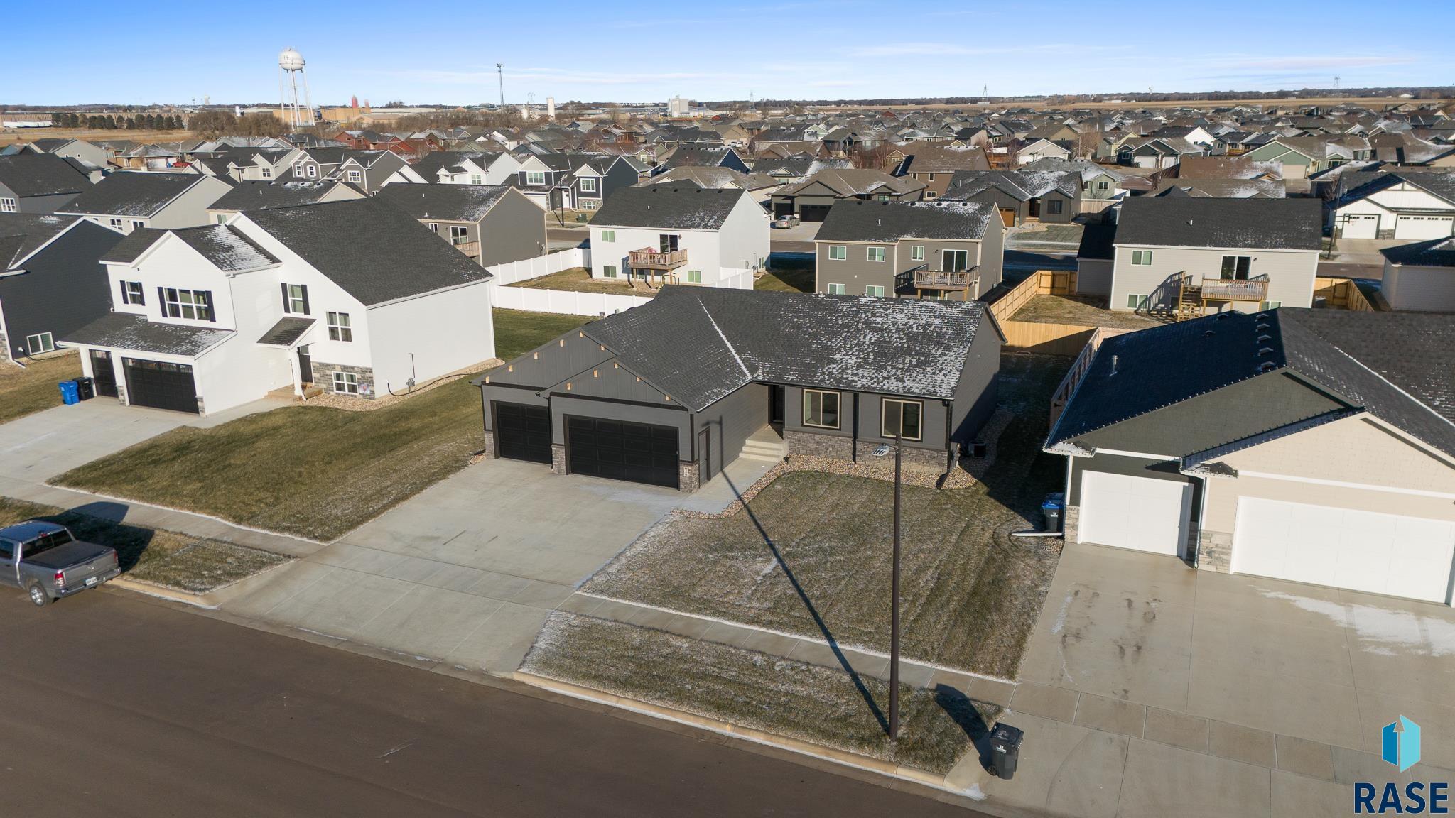 Harrisburg, South Dakota 57032, United States, 3 Bedrooms Bedrooms, ,2 BathroomsBathrooms,Residential,Contingent,26169