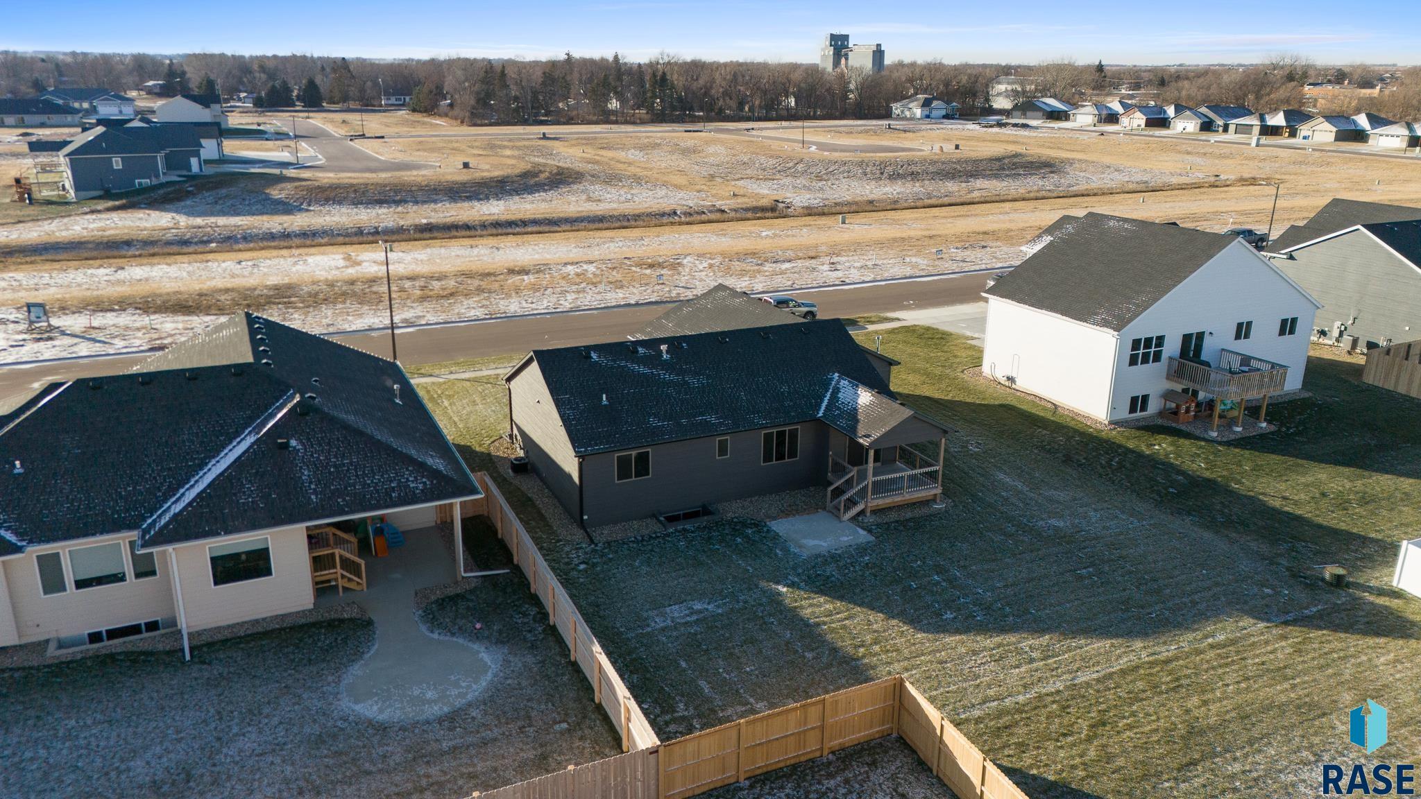 Harrisburg, South Dakota 57032, United States, 3 Bedrooms Bedrooms, ,2 BathroomsBathrooms,Residential,Contingent,26169