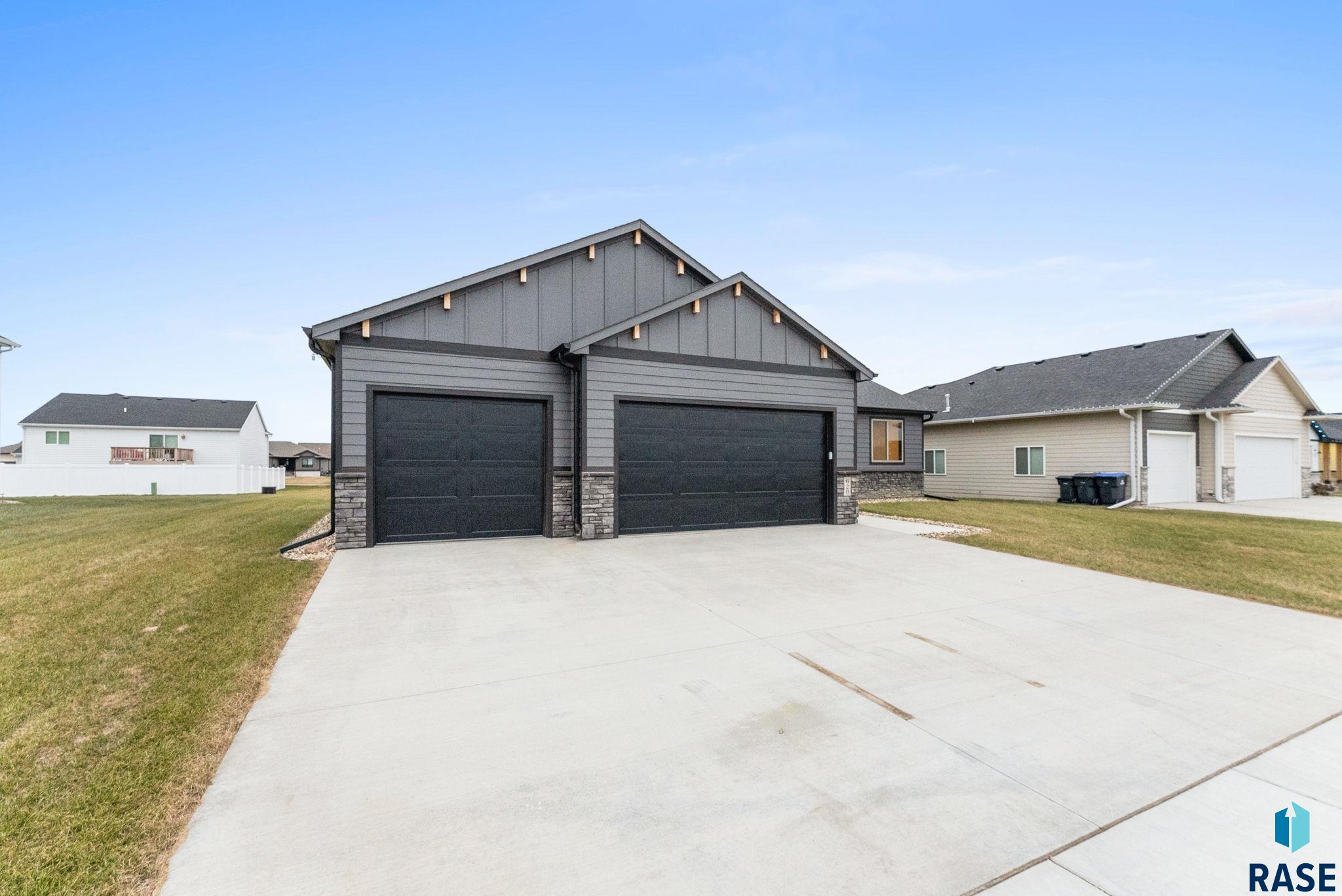 Harrisburg, South Dakota 57032, United States, 3 Bedrooms Bedrooms, ,2 BathroomsBathrooms,Residential,Contingent,26169