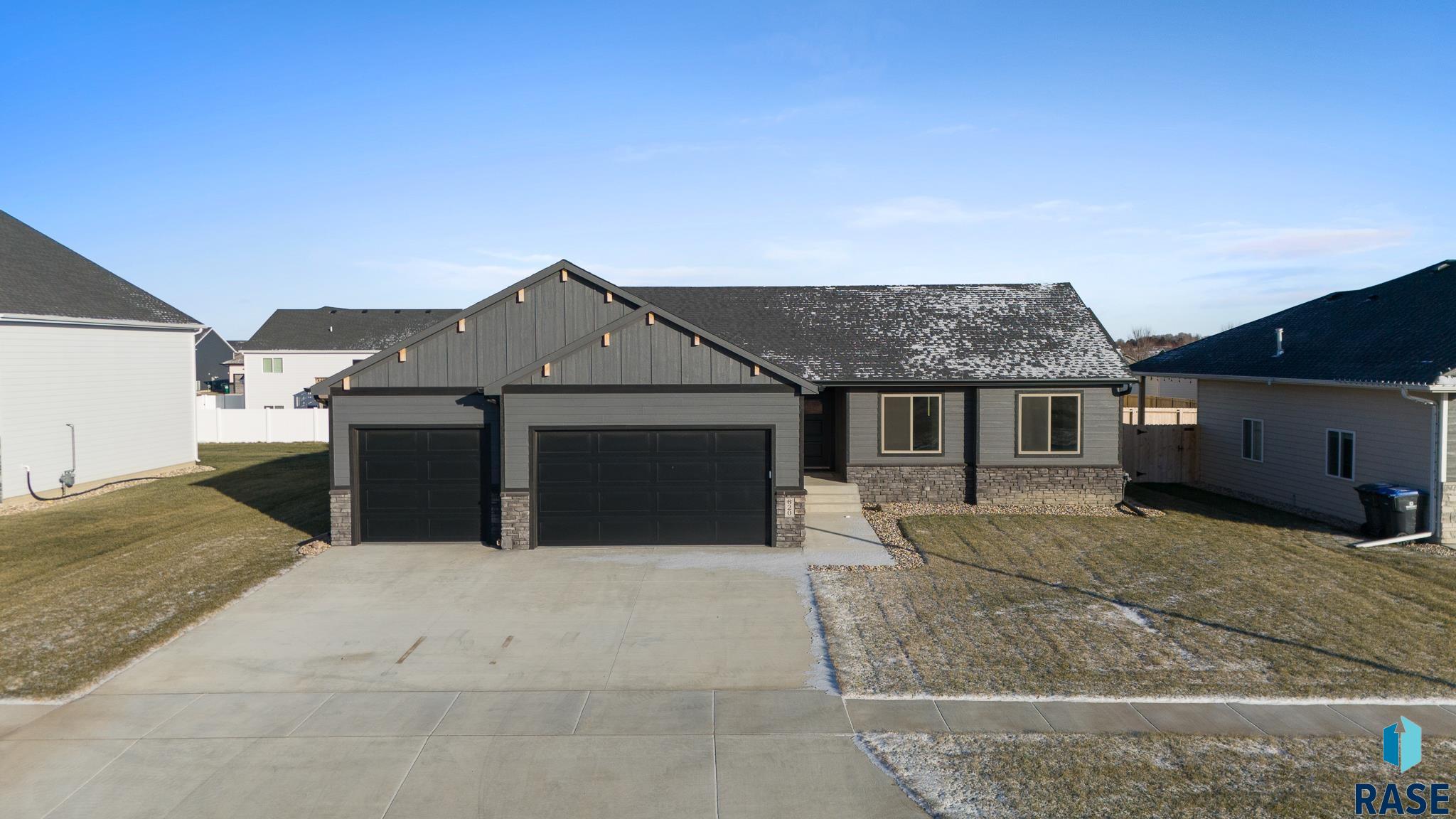 Harrisburg, South Dakota 57032, United States, 3 Bedrooms Bedrooms, ,2 BathroomsBathrooms,Residential,Contingent,26169