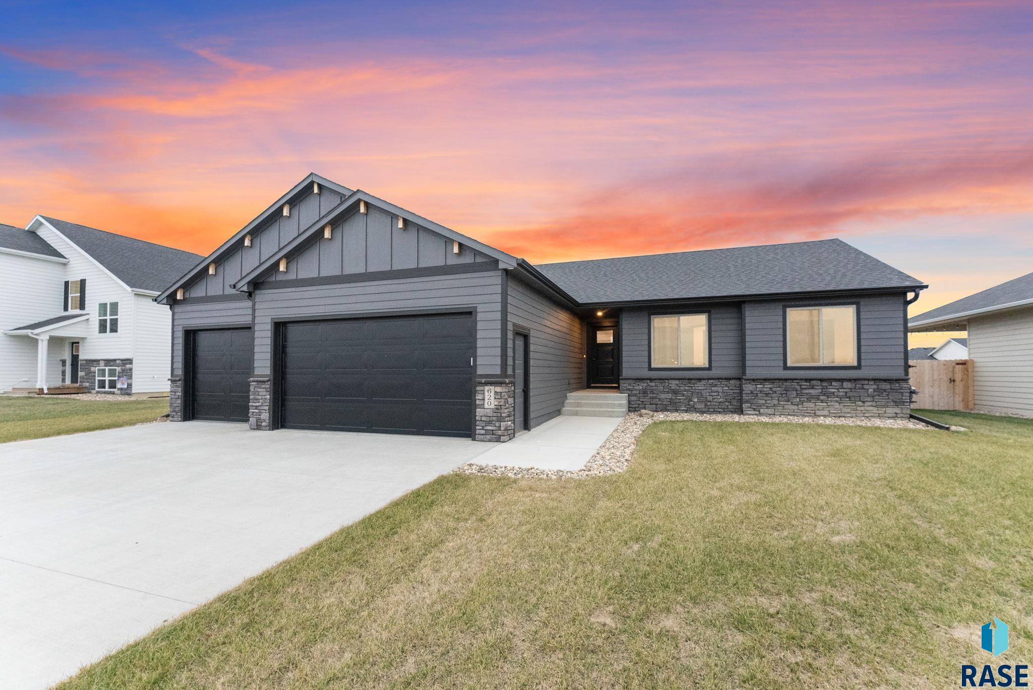 Harrisburg, South Dakota 57032, United States, 3 Bedrooms Bedrooms, ,2 BathroomsBathrooms,Residential,Contingent,26169