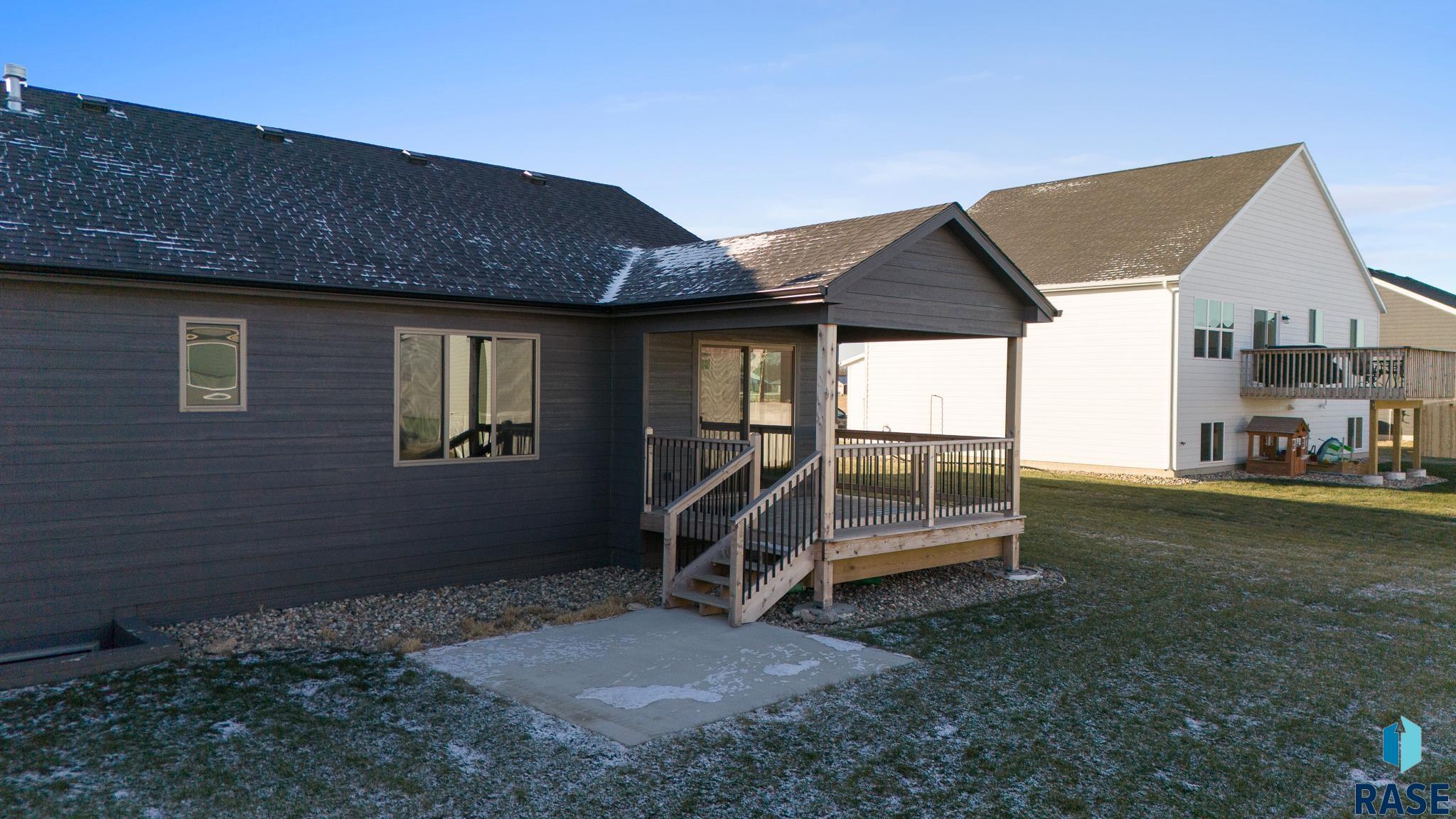 Harrisburg, South Dakota 57032, United States, 3 Bedrooms Bedrooms, ,2 BathroomsBathrooms,Residential,Contingent,26169