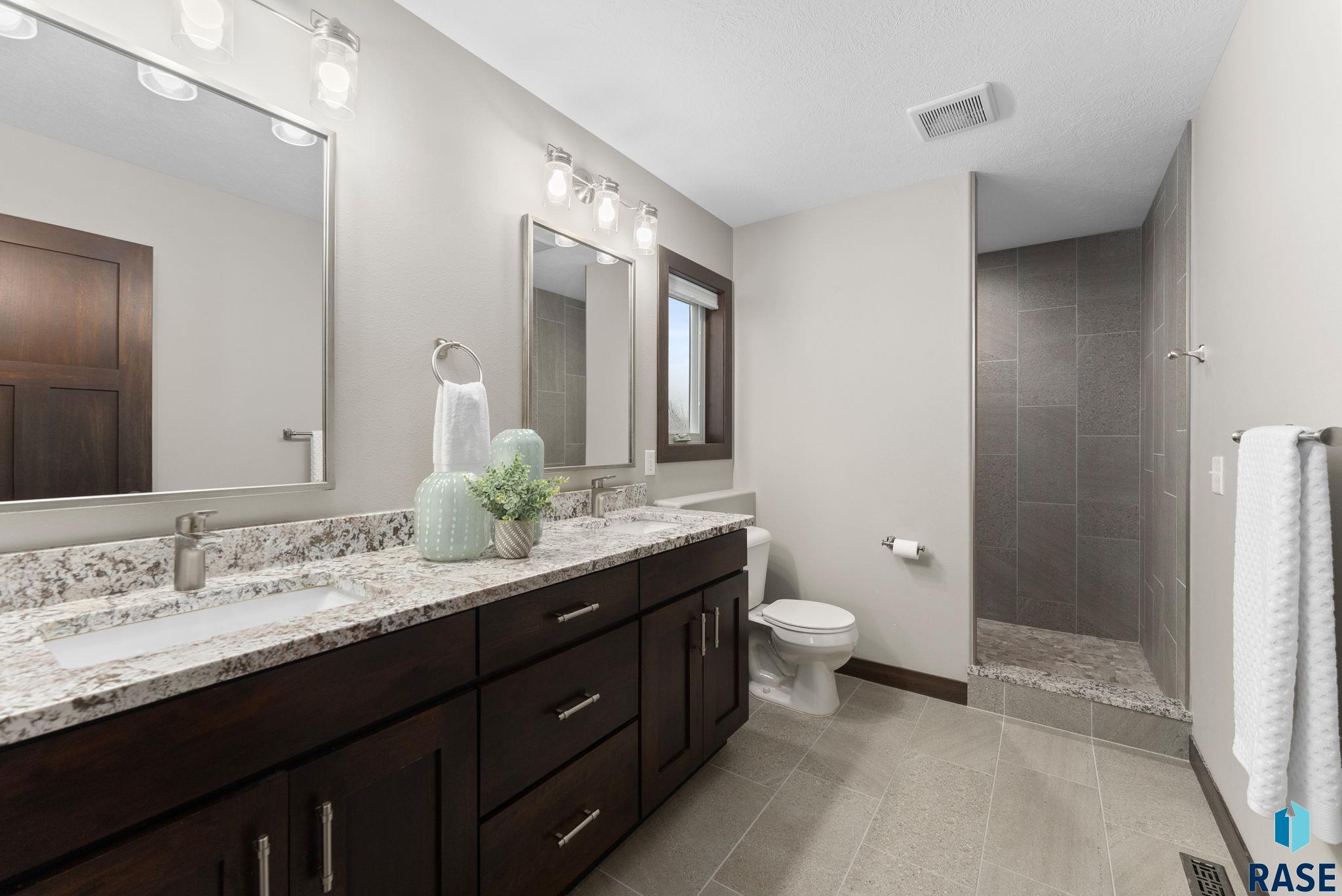2101 S Meadowview Ave Avenue, Sioux Falls, New Jersey image 42