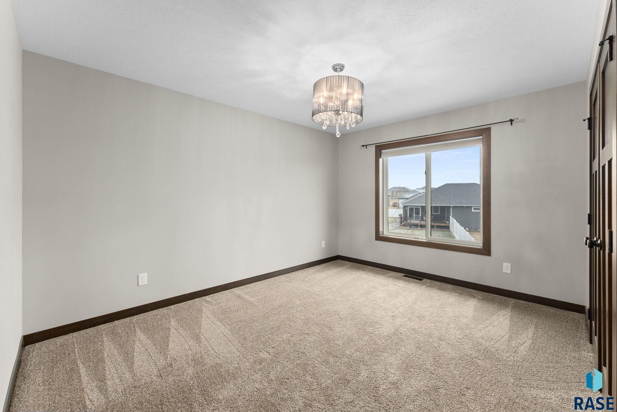 2101 S Meadowview Ave Avenue, Sioux Falls, New Jersey image 49
