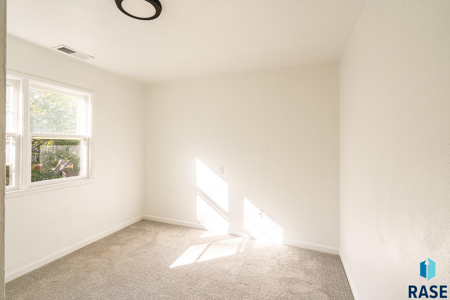 2609 W 26th St Street, Sioux Falls, South Dakota image 28
