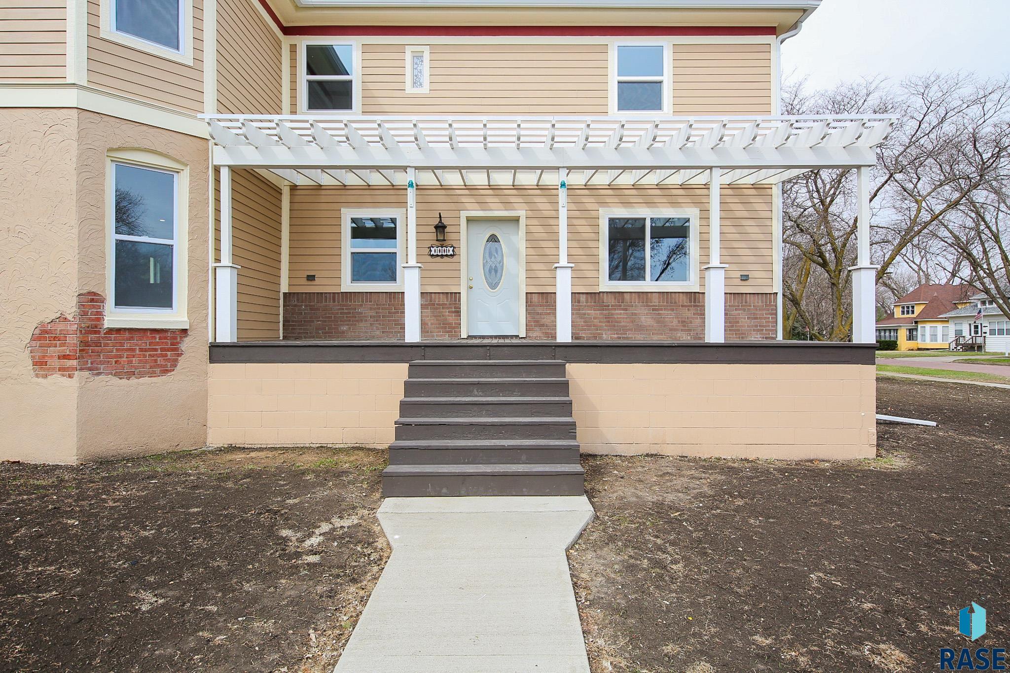 111 N 6th St Street, Beresford, South Dakota image 2