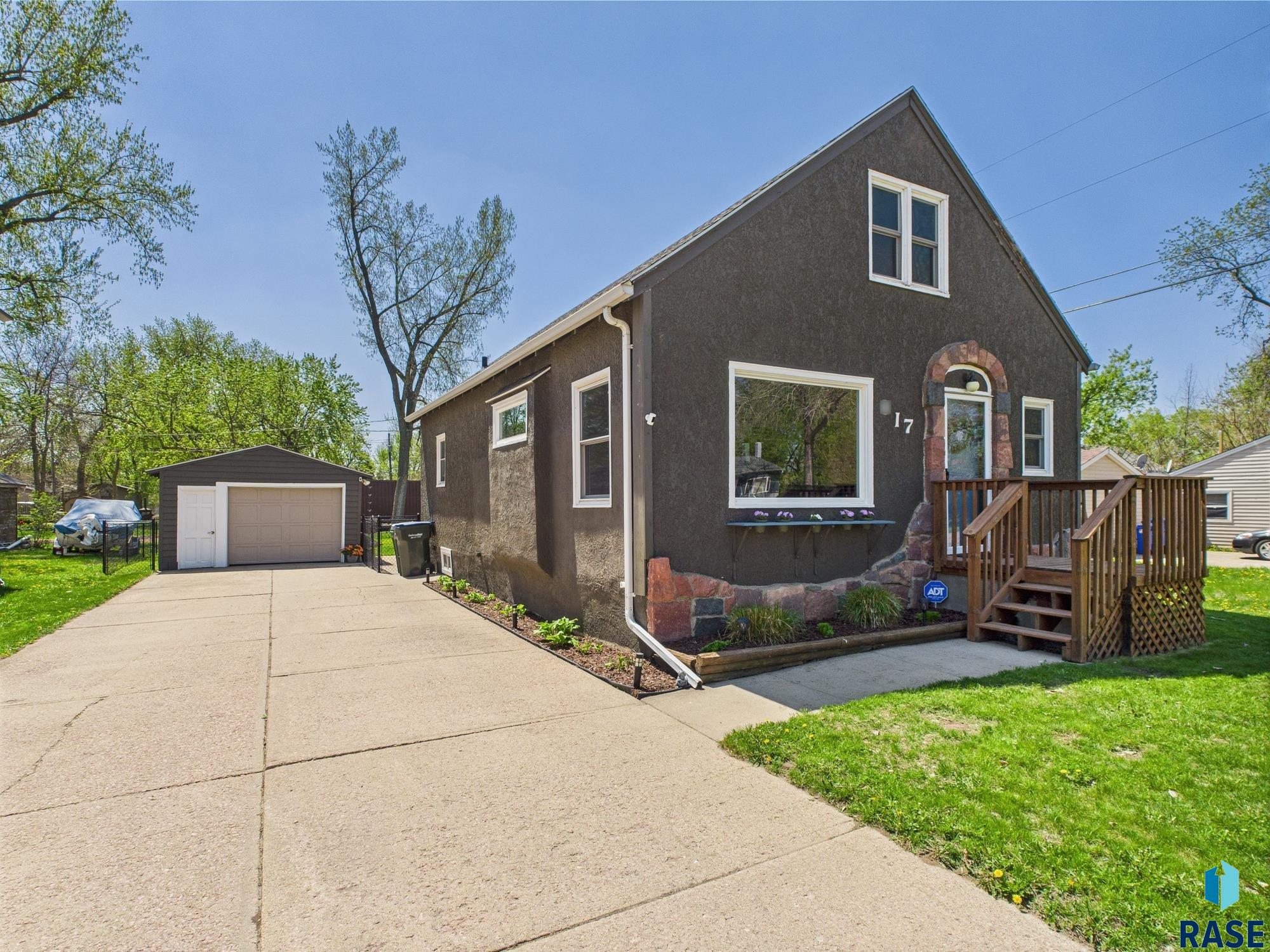 817 E Hermosa Dr Drive, Sioux Falls, South Dakota image 1