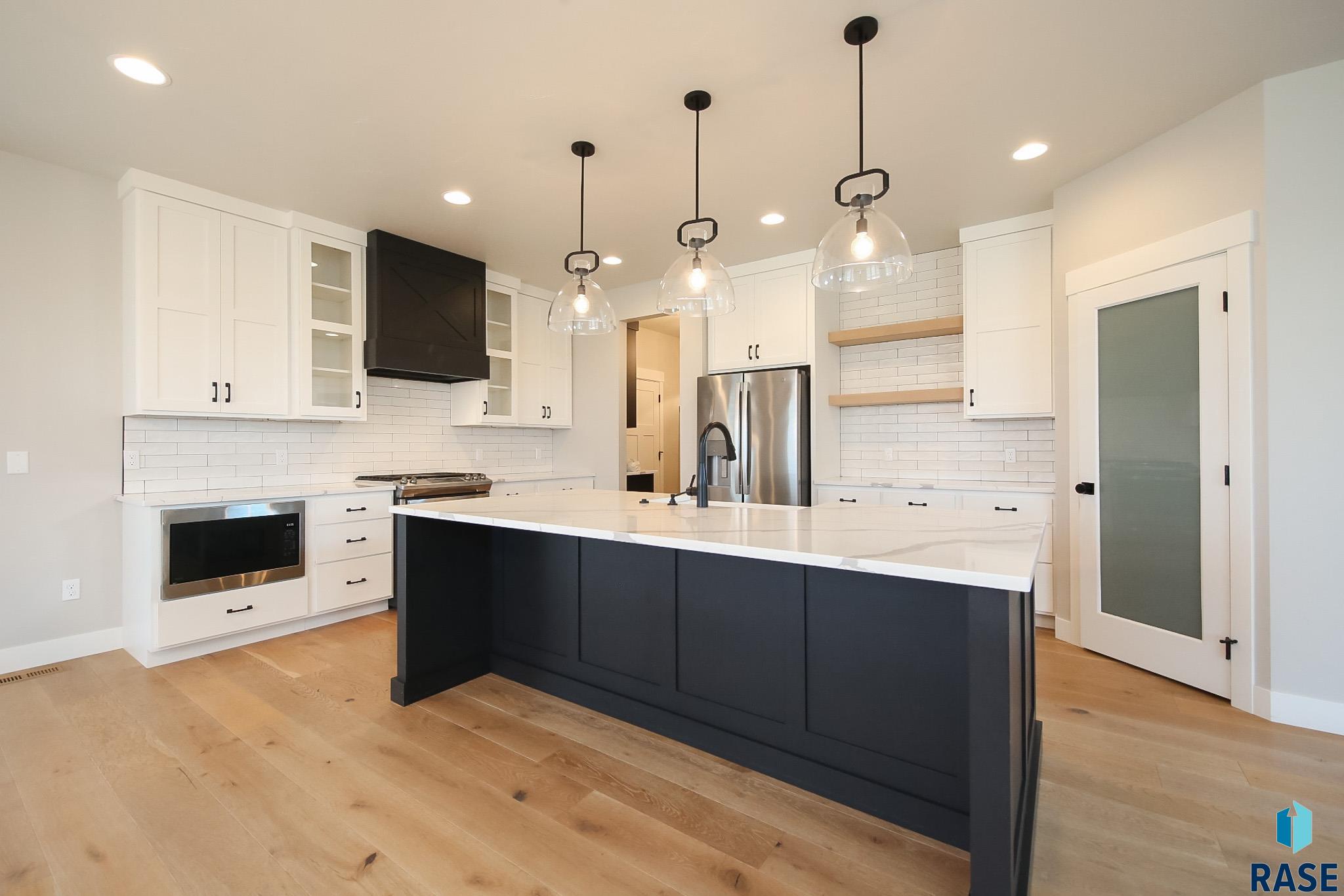 Sioux Falls, South Dakota 57110, United States, 5 Bedrooms Bedrooms, ,4 BathroomsBathrooms,Residential,Active,182846