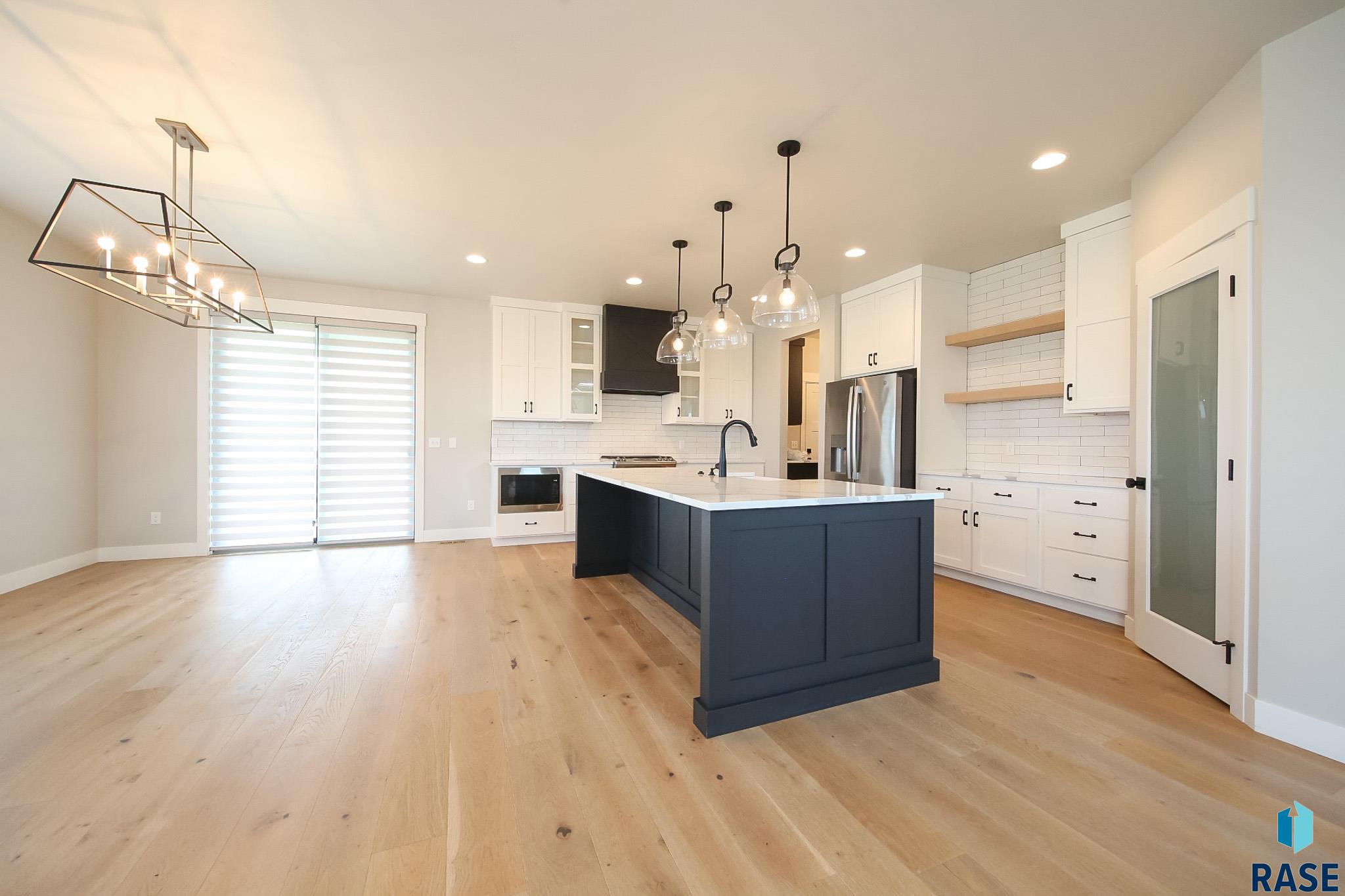 Sioux Falls, South Dakota 57110, United States, 5 Bedrooms Bedrooms, ,4 BathroomsBathrooms,Residential,Active,182846