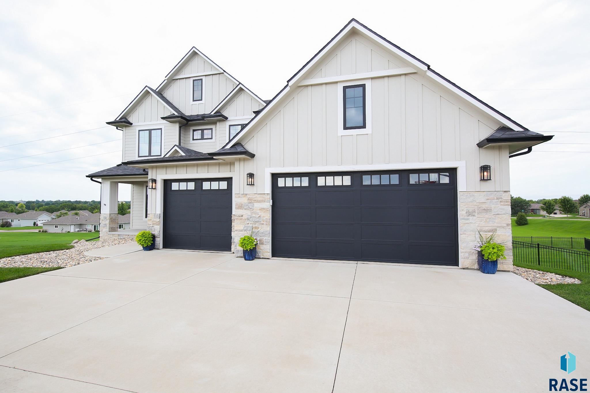 Sioux Falls, South Dakota 57110, United States, 5 Bedrooms Bedrooms, ,4 BathroomsBathrooms,Residential,Active,182846