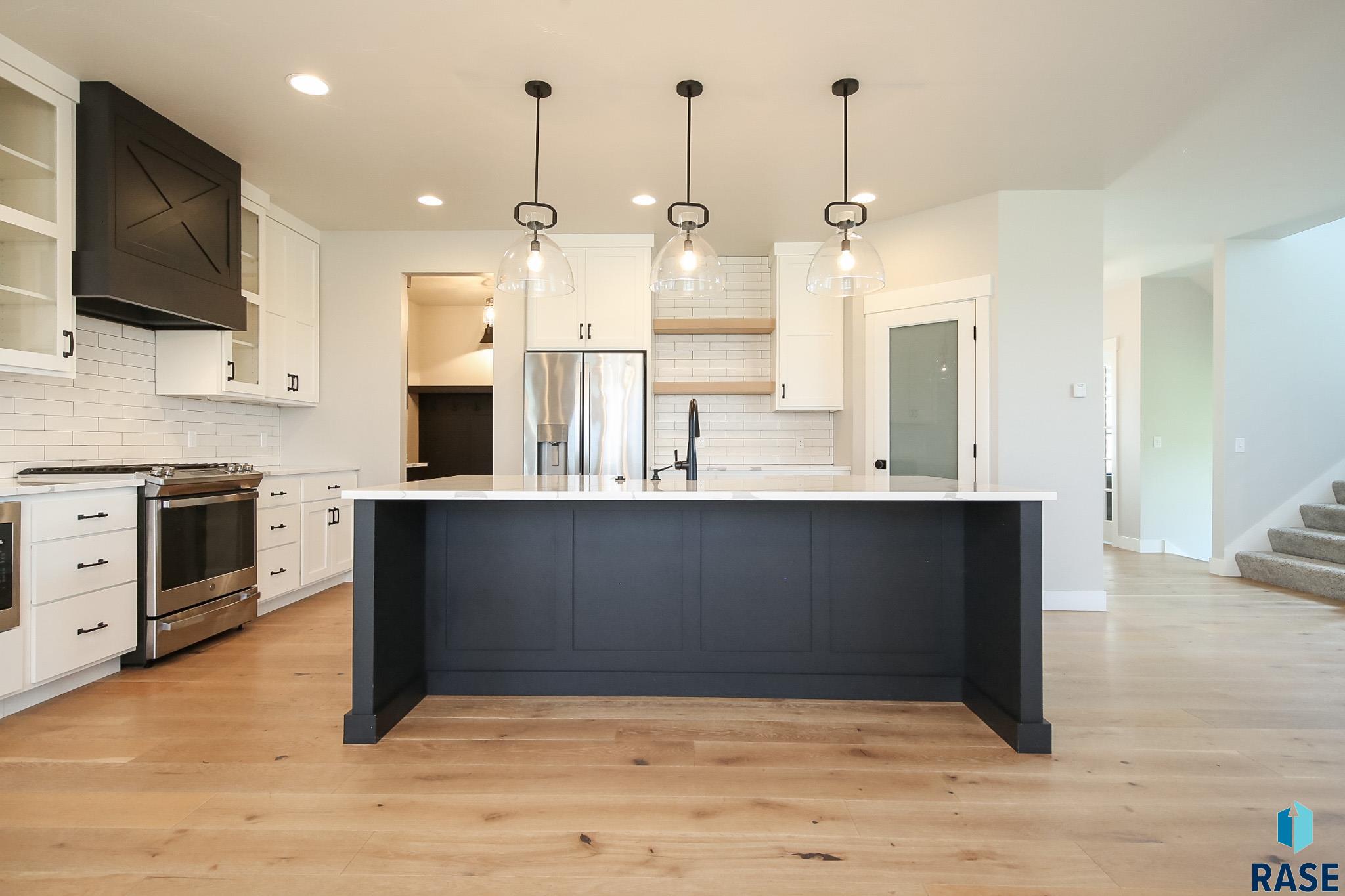 Sioux Falls, South Dakota 57110, United States, 5 Bedrooms Bedrooms, ,4 BathroomsBathrooms,Residential,Active,182846