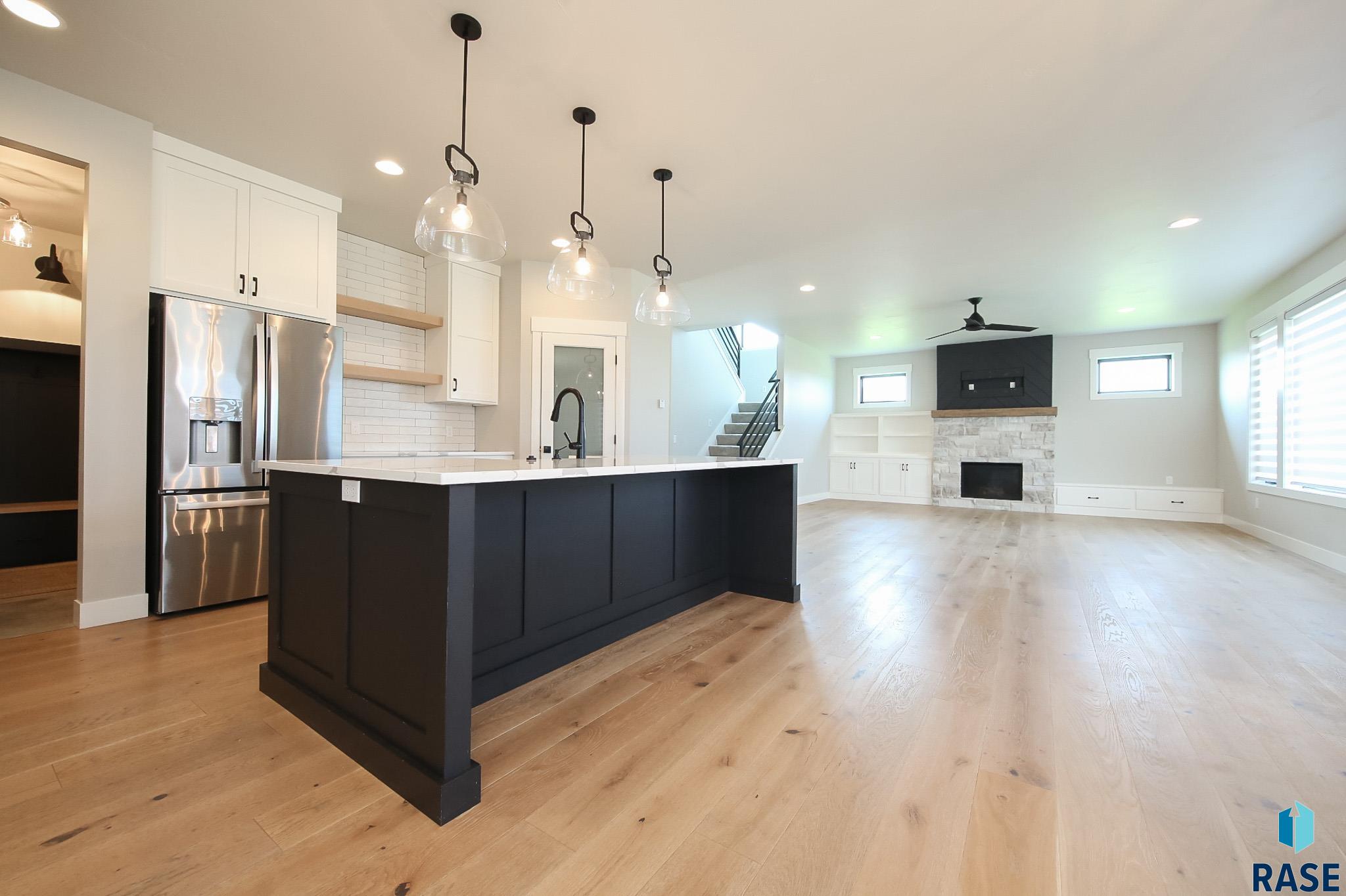 Sioux Falls, South Dakota 57110, United States, 5 Bedrooms Bedrooms, ,4 BathroomsBathrooms,Residential,Active,182846