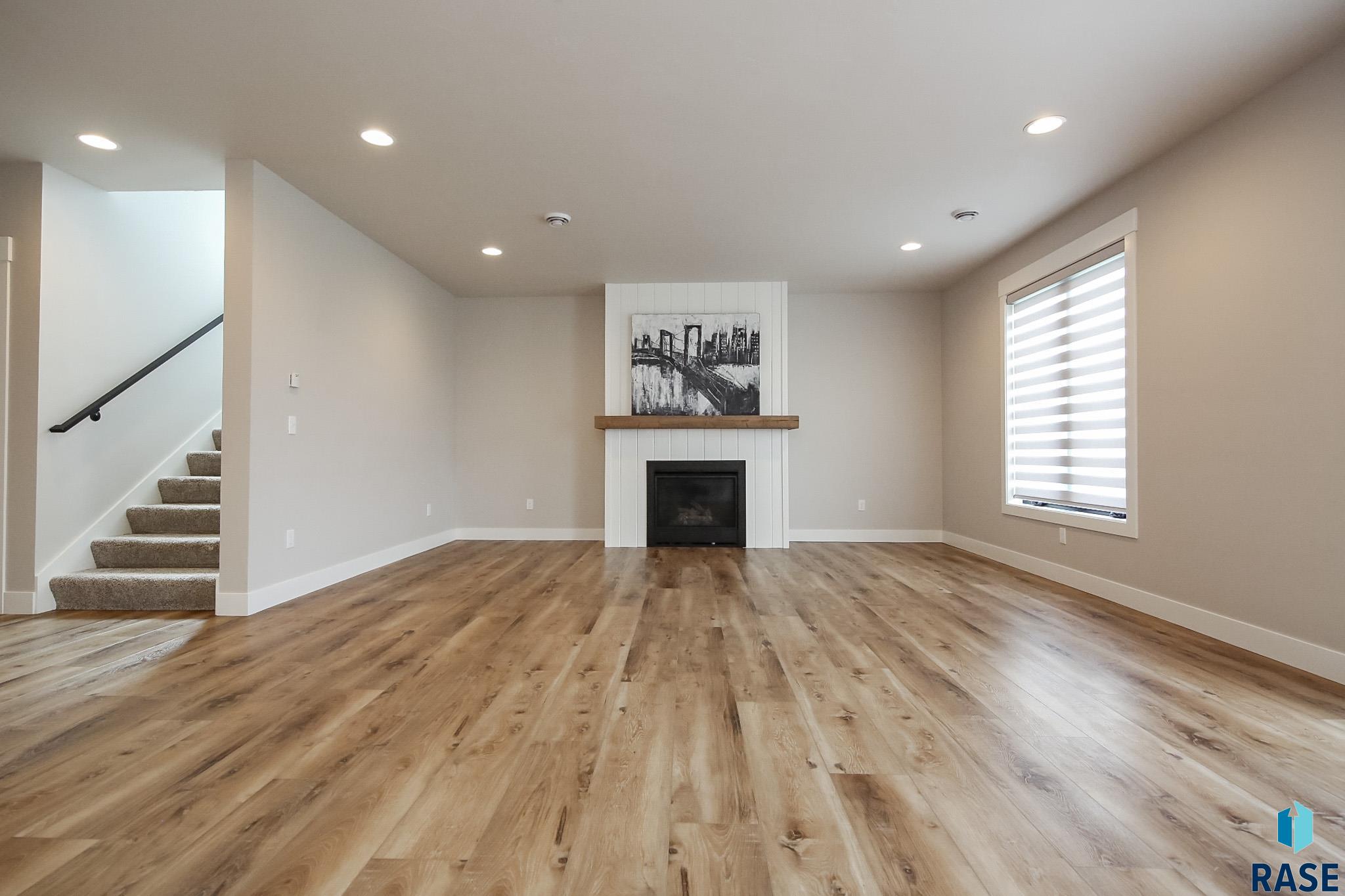 Sioux Falls, South Dakota 57110, United States, 5 Bedrooms Bedrooms, ,4 BathroomsBathrooms,Residential,Active,182846