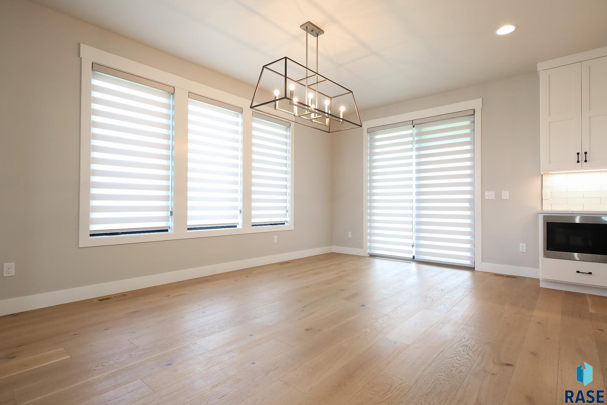 Sioux Falls, South Dakota 57110, United States, 5 Bedrooms Bedrooms, ,4 BathroomsBathrooms,Residential,Active,182846