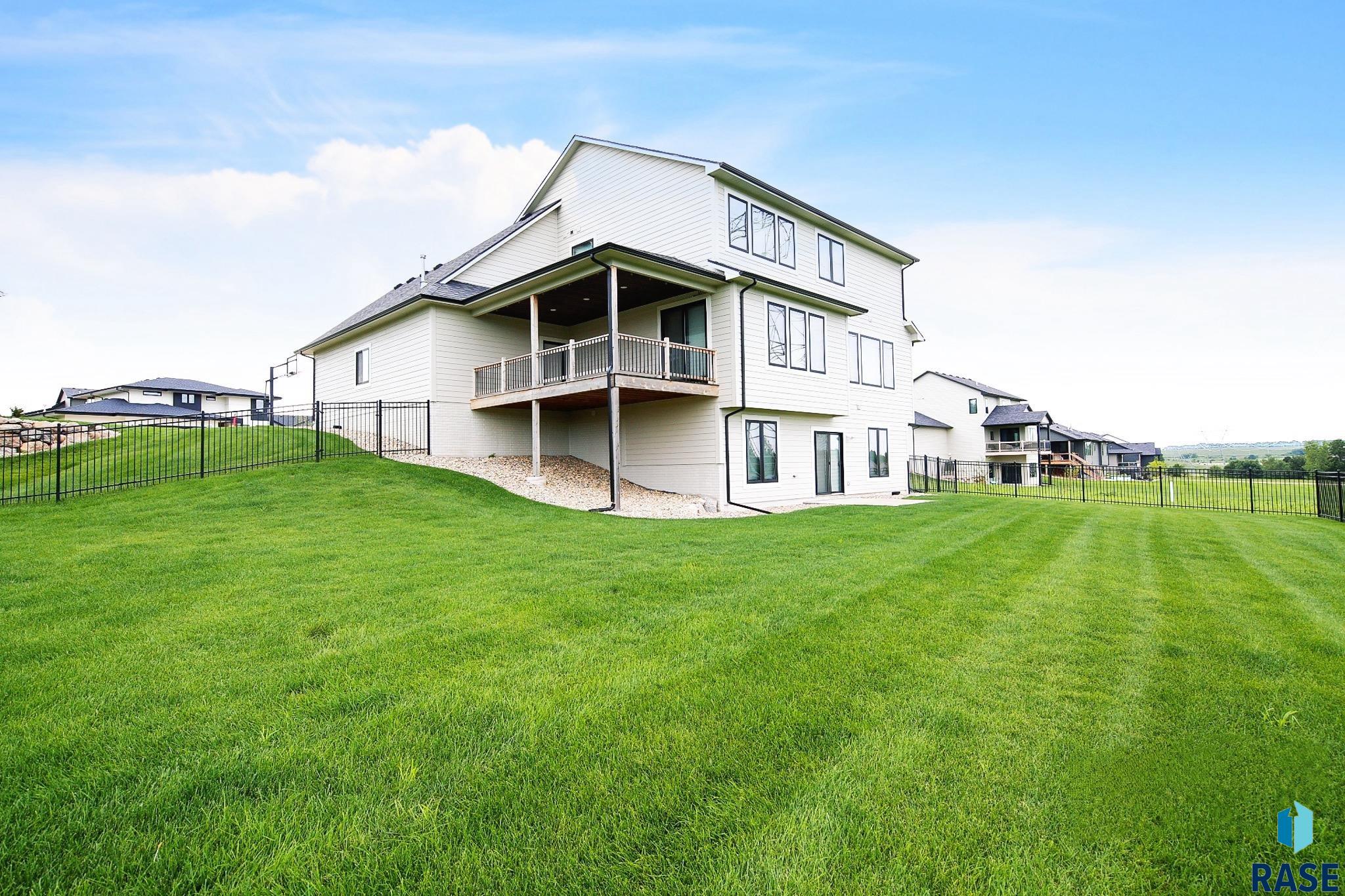 Sioux Falls, South Dakota 57110, United States, 5 Bedrooms Bedrooms, ,4 BathroomsBathrooms,Residential,Active,182846