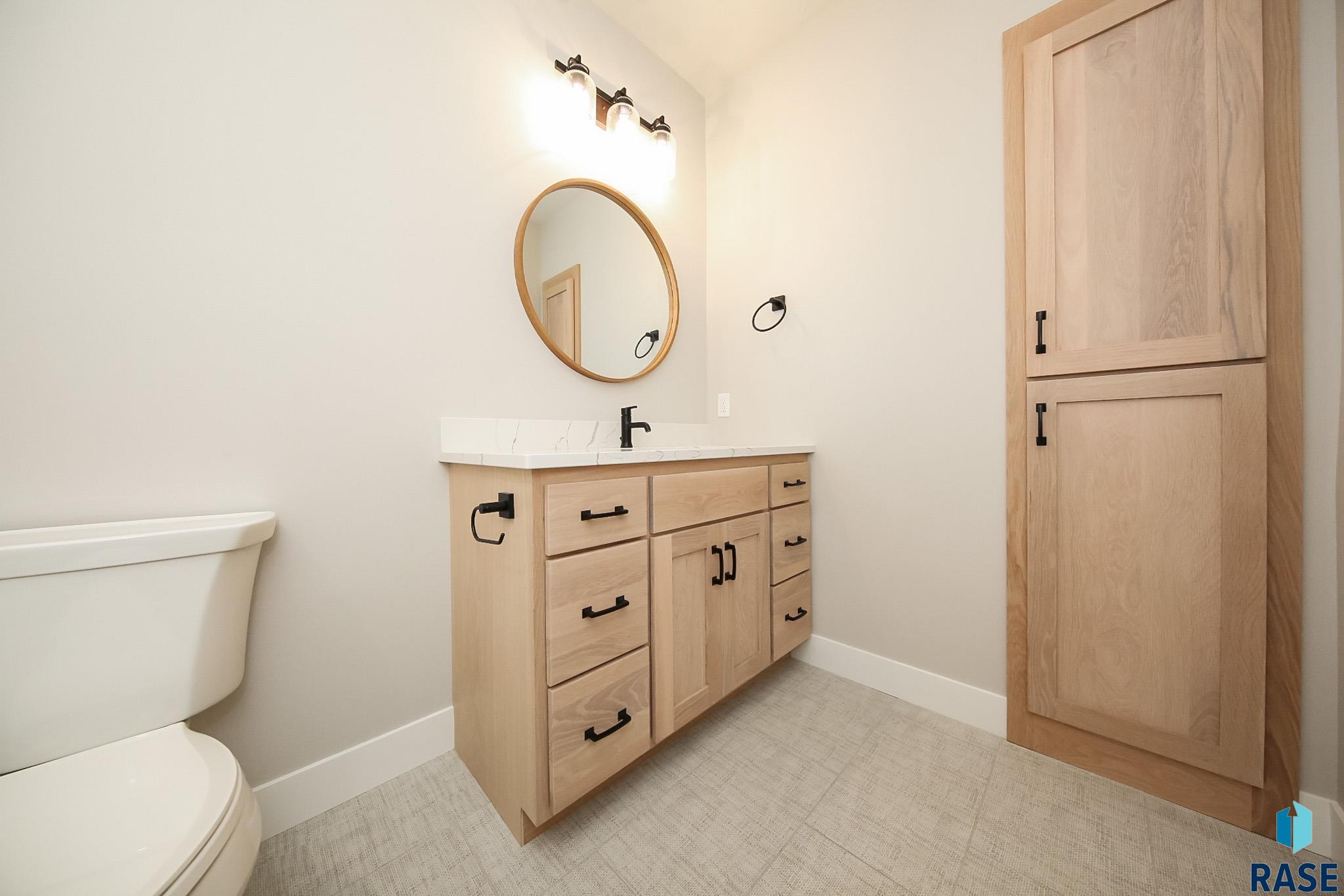 Sioux Falls, South Dakota 57110, United States, 5 Bedrooms Bedrooms, ,4 BathroomsBathrooms,Residential,Active,182846