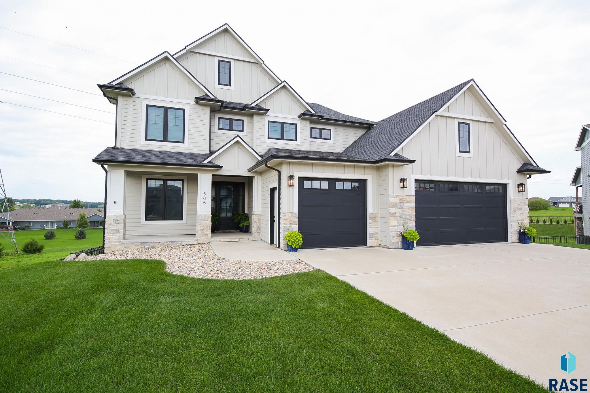 Sioux Falls, South Dakota 57110, United States, 5 Bedrooms Bedrooms, ,4 BathroomsBathrooms,Residential,Active,182846