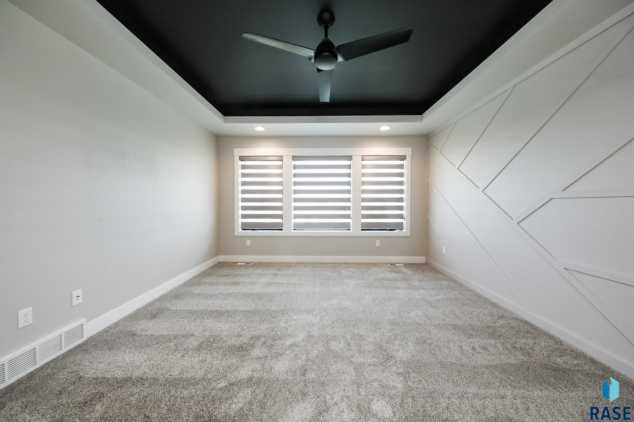 Sioux Falls, South Dakota 57110, United States, 5 Bedrooms Bedrooms, ,4 BathroomsBathrooms,Residential,Active,182846