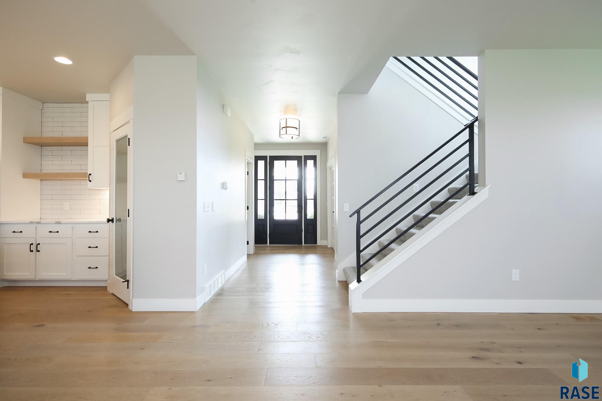 Sioux Falls, South Dakota 57110, United States, 5 Bedrooms Bedrooms, ,4 BathroomsBathrooms,Residential,Active,182846