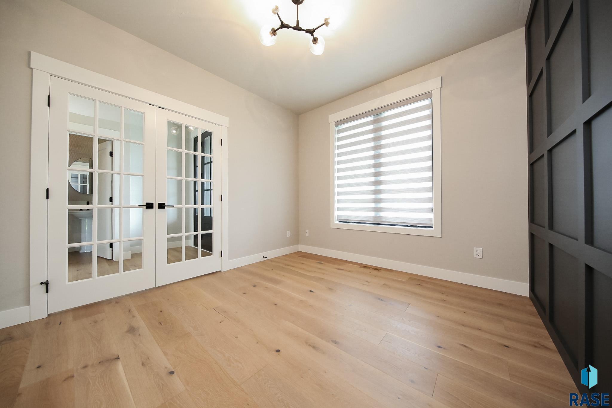 Sioux Falls, South Dakota 57110, United States, 5 Bedrooms Bedrooms, ,4 BathroomsBathrooms,Residential,Active,182846