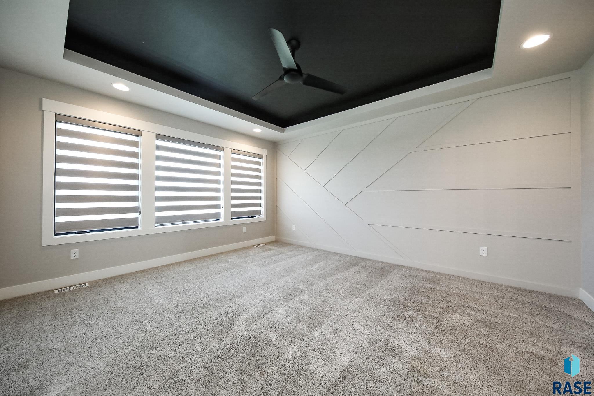 Sioux Falls, South Dakota 57110, United States, 5 Bedrooms Bedrooms, ,4 BathroomsBathrooms,Residential,Active,182846