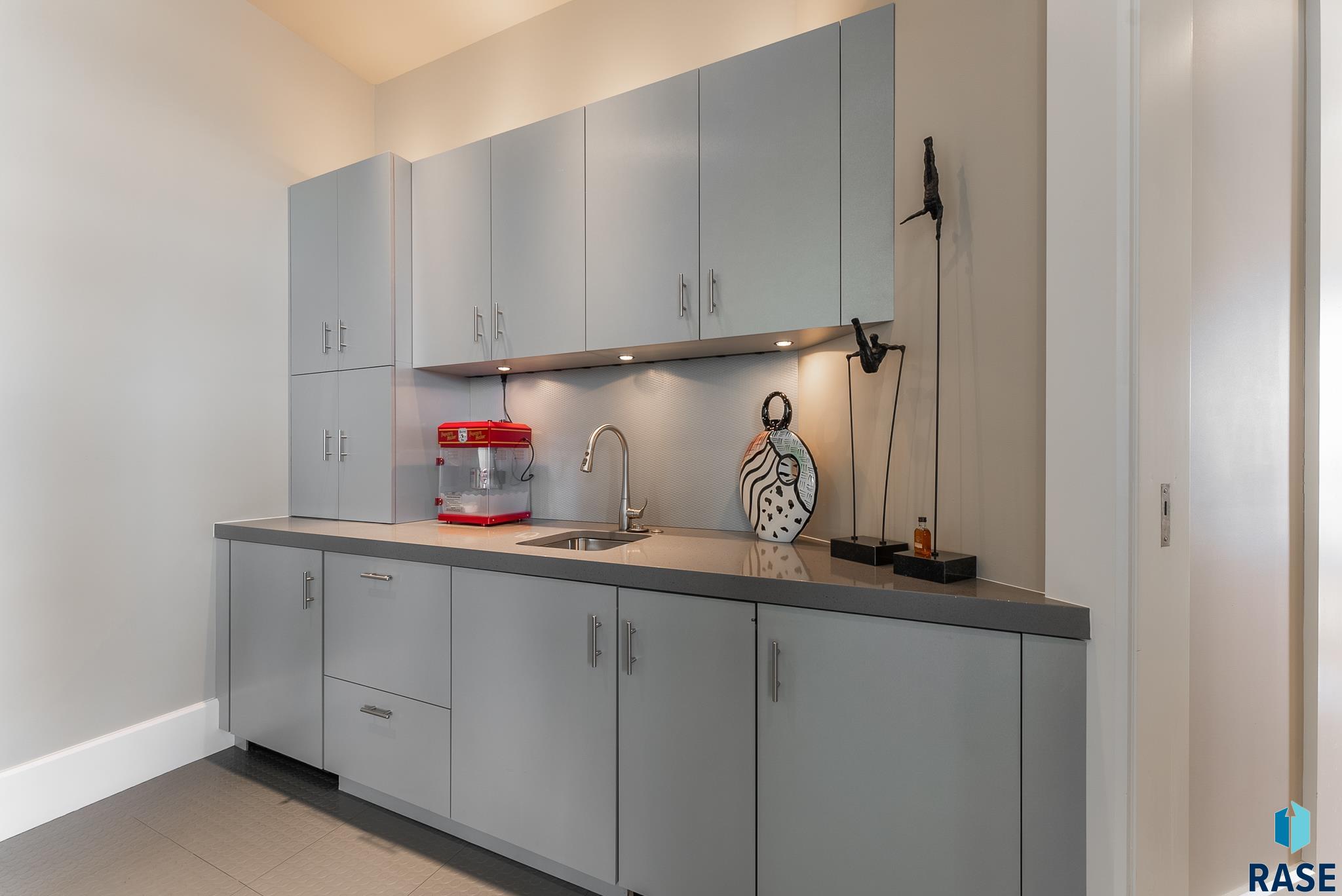 Dakota Dunes, South Dakota 57049, United States, 4 Bedrooms Bedrooms, ,6 BathroomsBathrooms,Residential,Active,19581