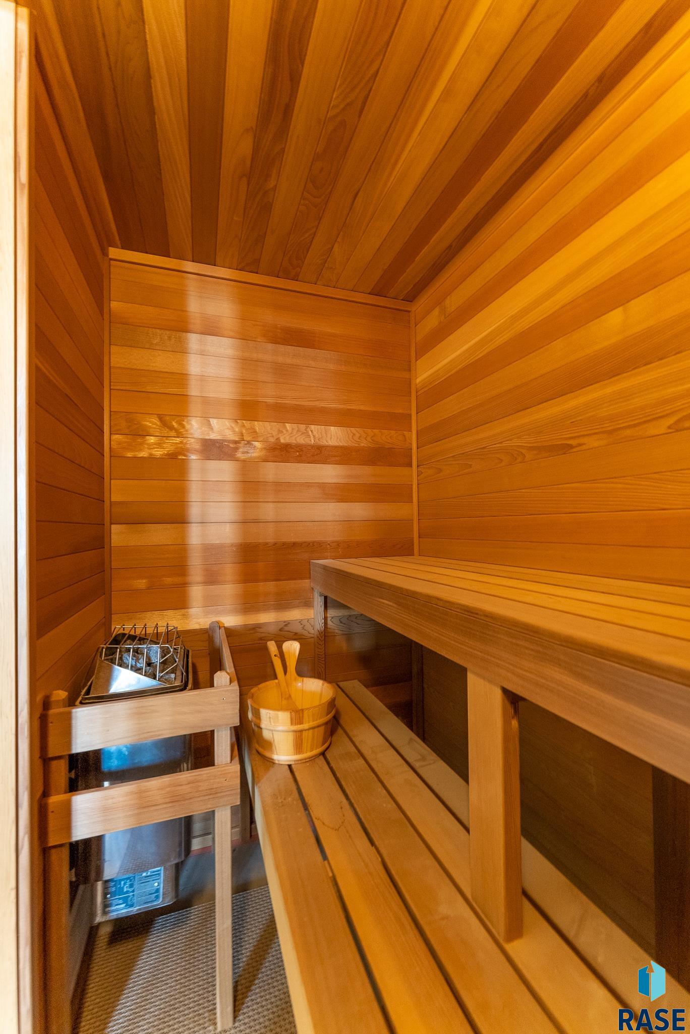 Dakota Dunes, South Dakota 57049, United States, 4 Bedrooms Bedrooms, ,6 BathroomsBathrooms,Residential,Active,19581