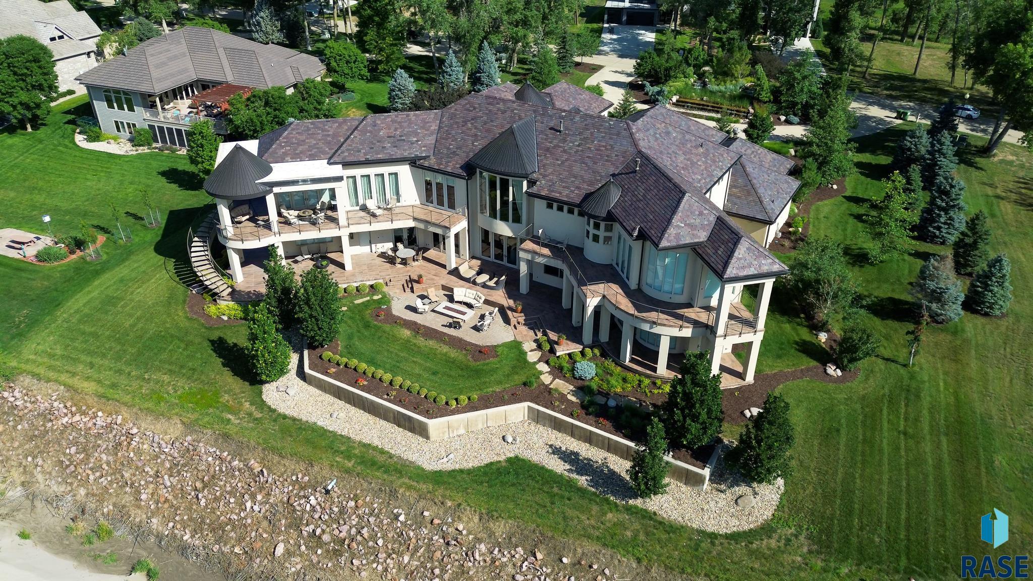 Dakota Dunes, South Dakota 57049, United States, 4 Bedrooms Bedrooms, ,6 BathroomsBathrooms,Residential,Active,19581