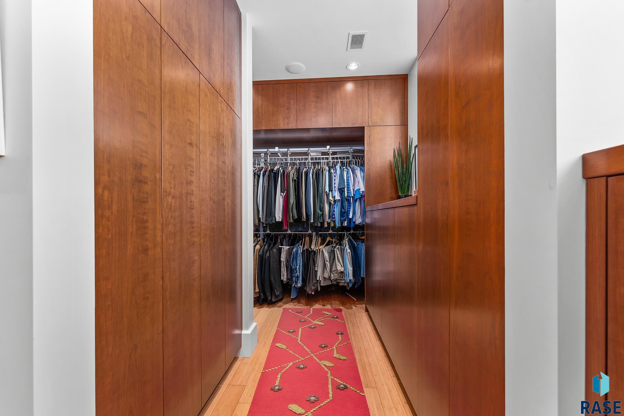 Dakota Dunes, South Dakota 57049, United States, 4 Bedrooms Bedrooms, ,6 BathroomsBathrooms,Residential,Active,19581