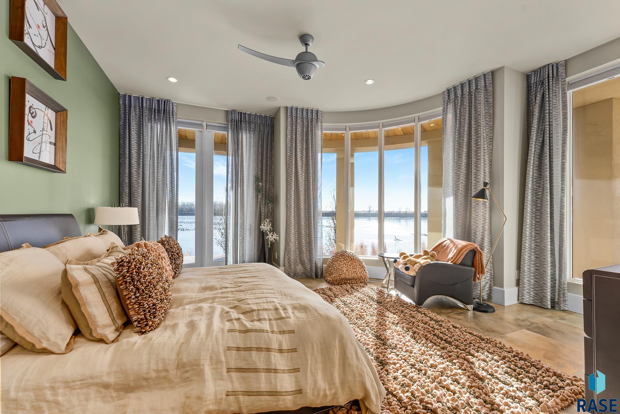 Dakota Dunes, South Dakota 57049, United States, 4 Bedrooms Bedrooms, ,6 BathroomsBathrooms,Residential,Active,19581