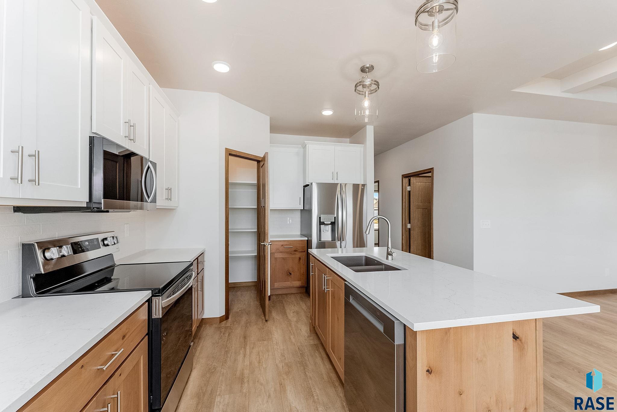 2316 E Tinley St Street, Brandon, South Dakota image 4