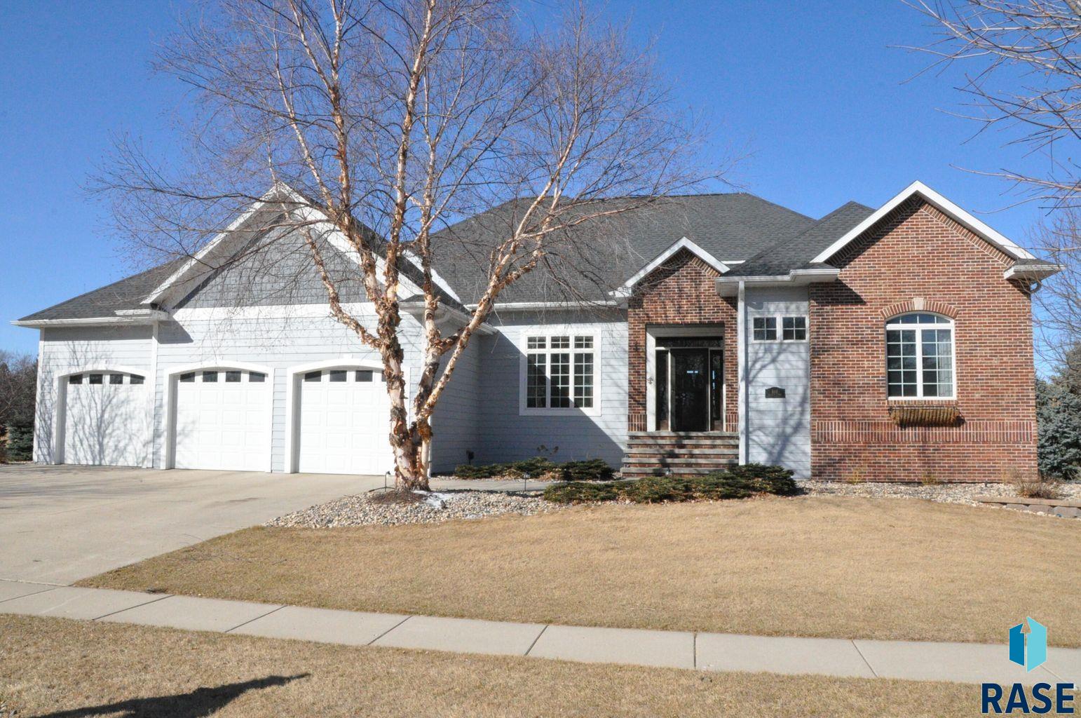840 Regency Ct Court, Brookings, South Dakota image 1