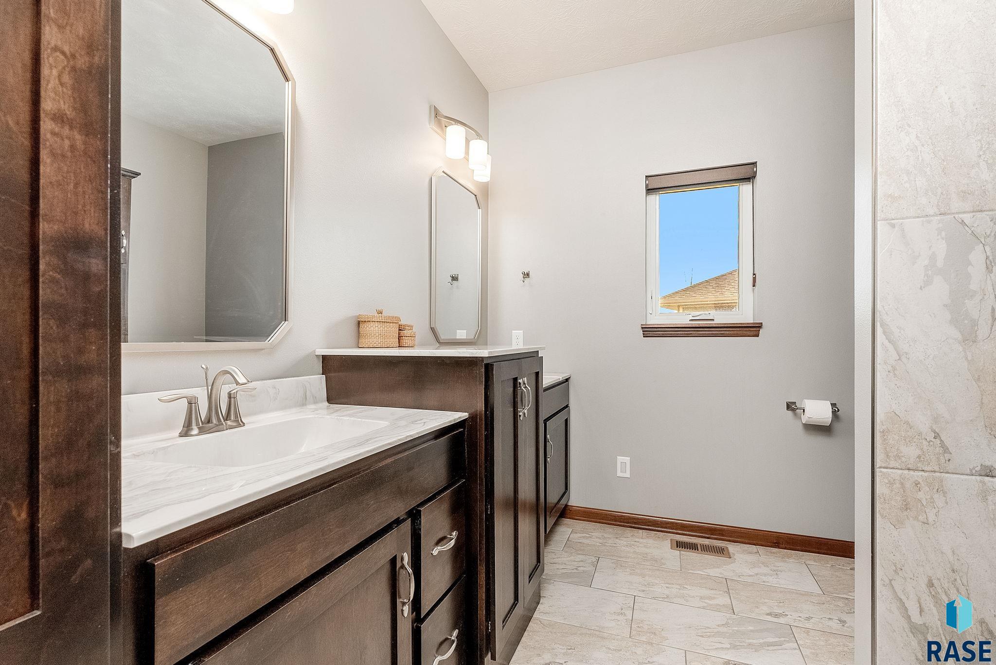 500 E 77th St Street, Sioux Falls, New Jersey image 9
