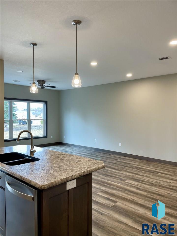 952 1st Ave Avenue, Edgerton, New Jersey image 3