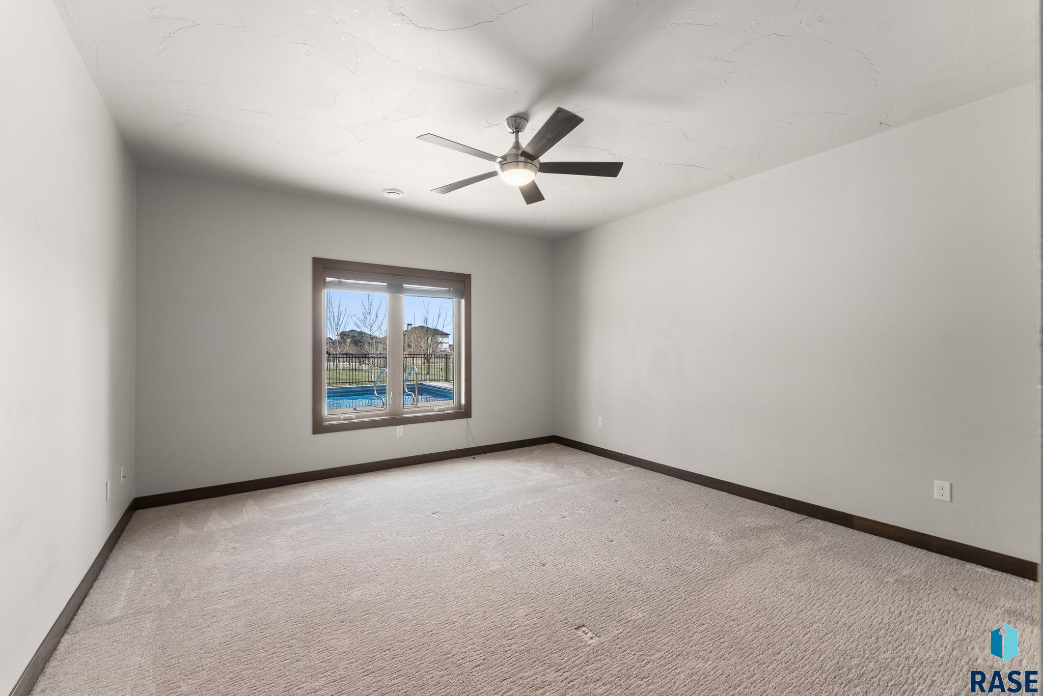 Sioux Falls, South Dakota 57108, United States, 5 Bedrooms Bedrooms, ,3 BathroomsBathrooms,Residential,Active,106421