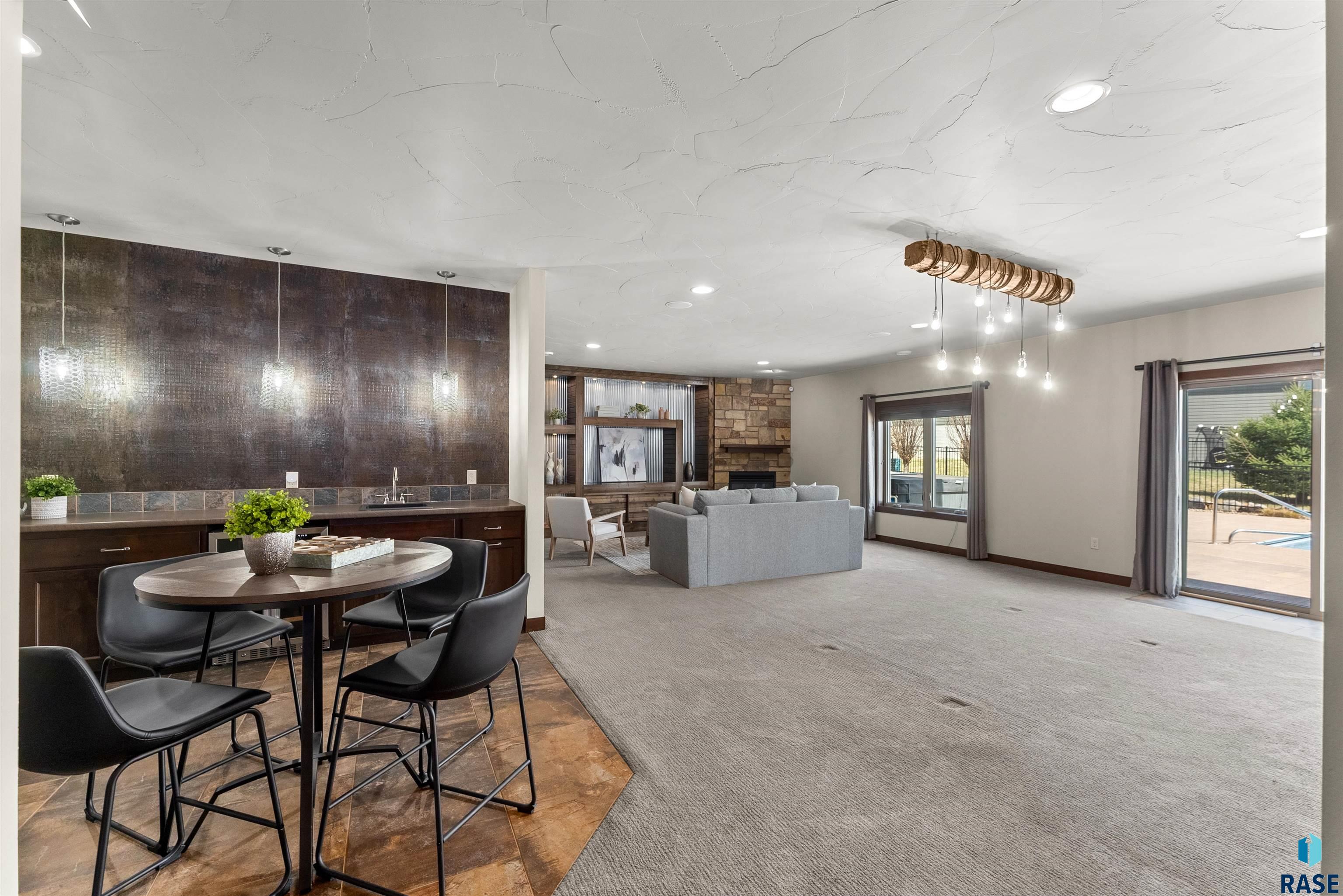 Sioux Falls, South Dakota 57108, United States, 5 Bedrooms Bedrooms, ,3 BathroomsBathrooms,Residential,Active,106421