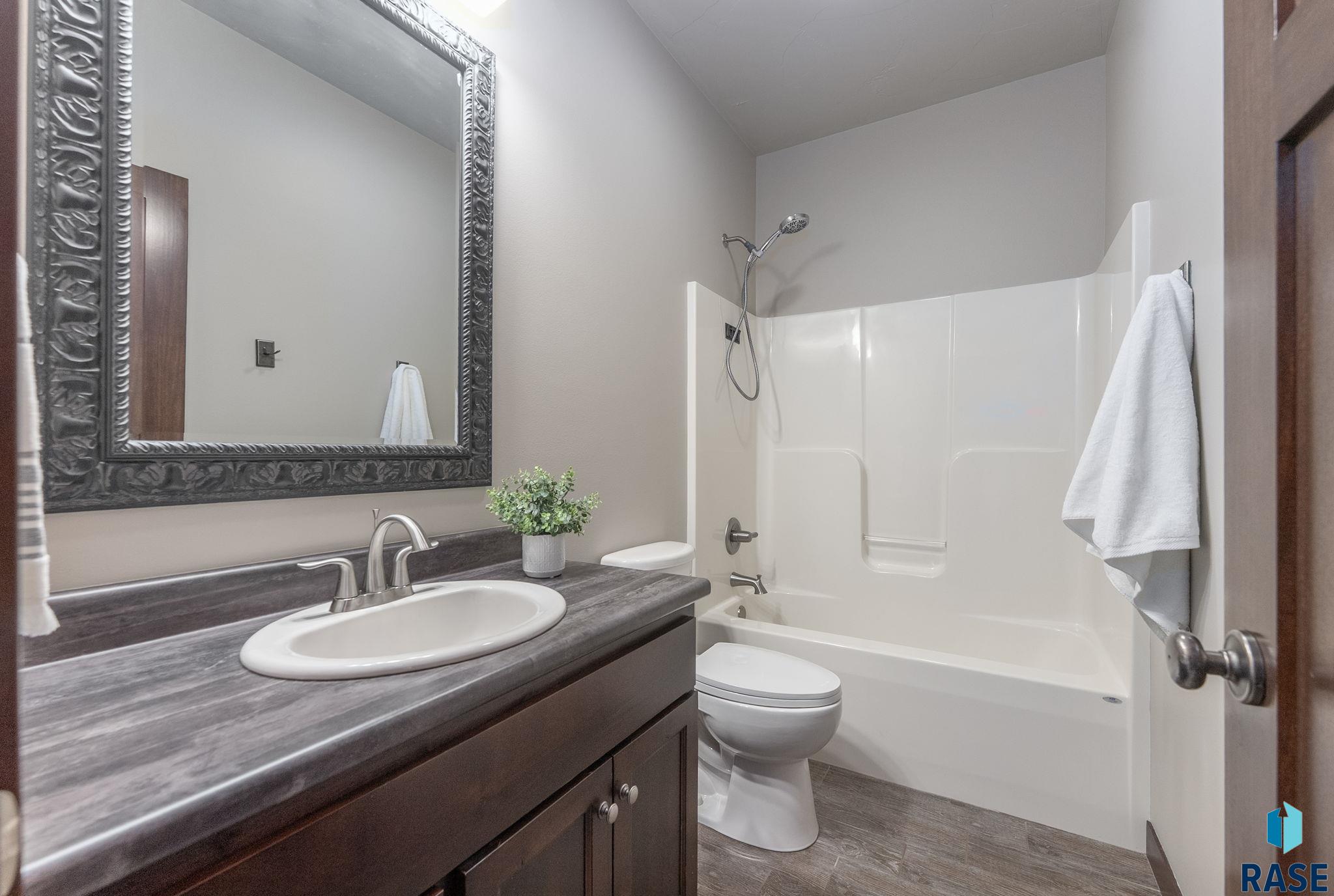 Sioux Falls, South Dakota 57108, United States, 5 Bedrooms Bedrooms, ,3 BathroomsBathrooms,Residential,Active,106421