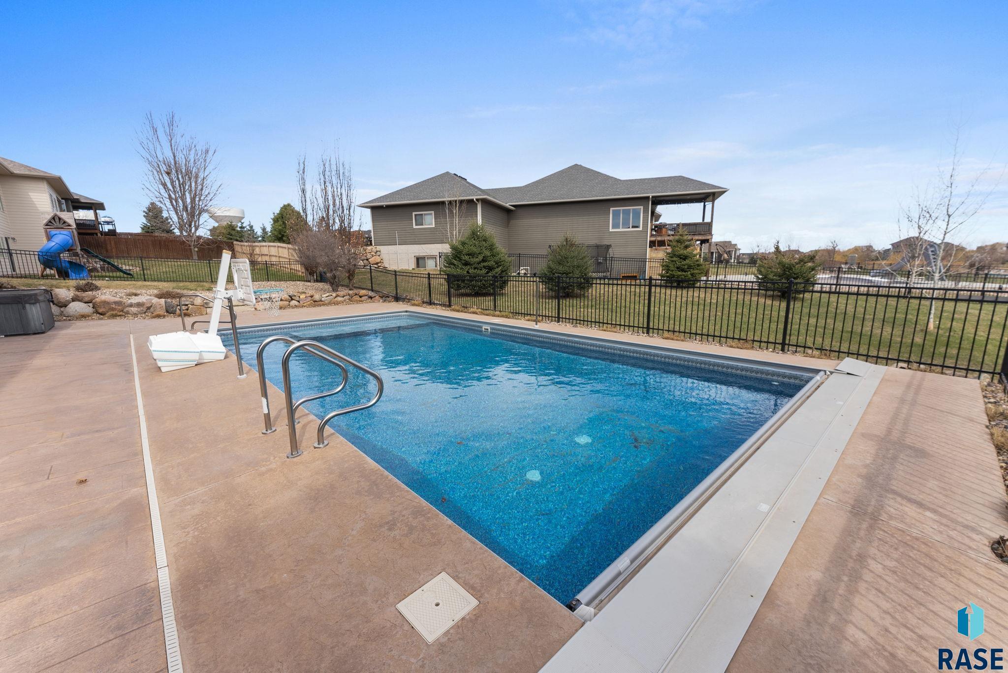 Sioux Falls, South Dakota 57108, United States, 5 Bedrooms Bedrooms, ,3 BathroomsBathrooms,Residential,Active,106421