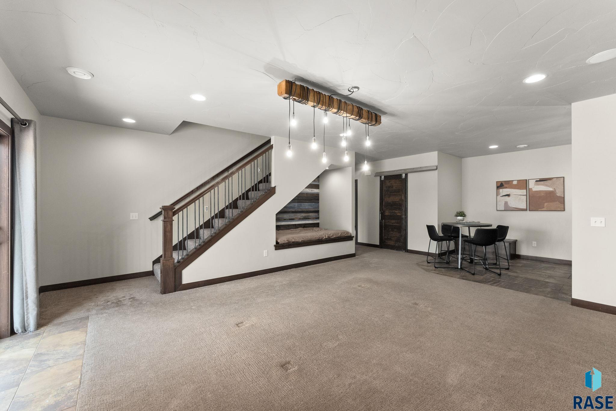 Sioux Falls, South Dakota 57108, United States, 5 Bedrooms Bedrooms, ,3 BathroomsBathrooms,Residential,Active,106421