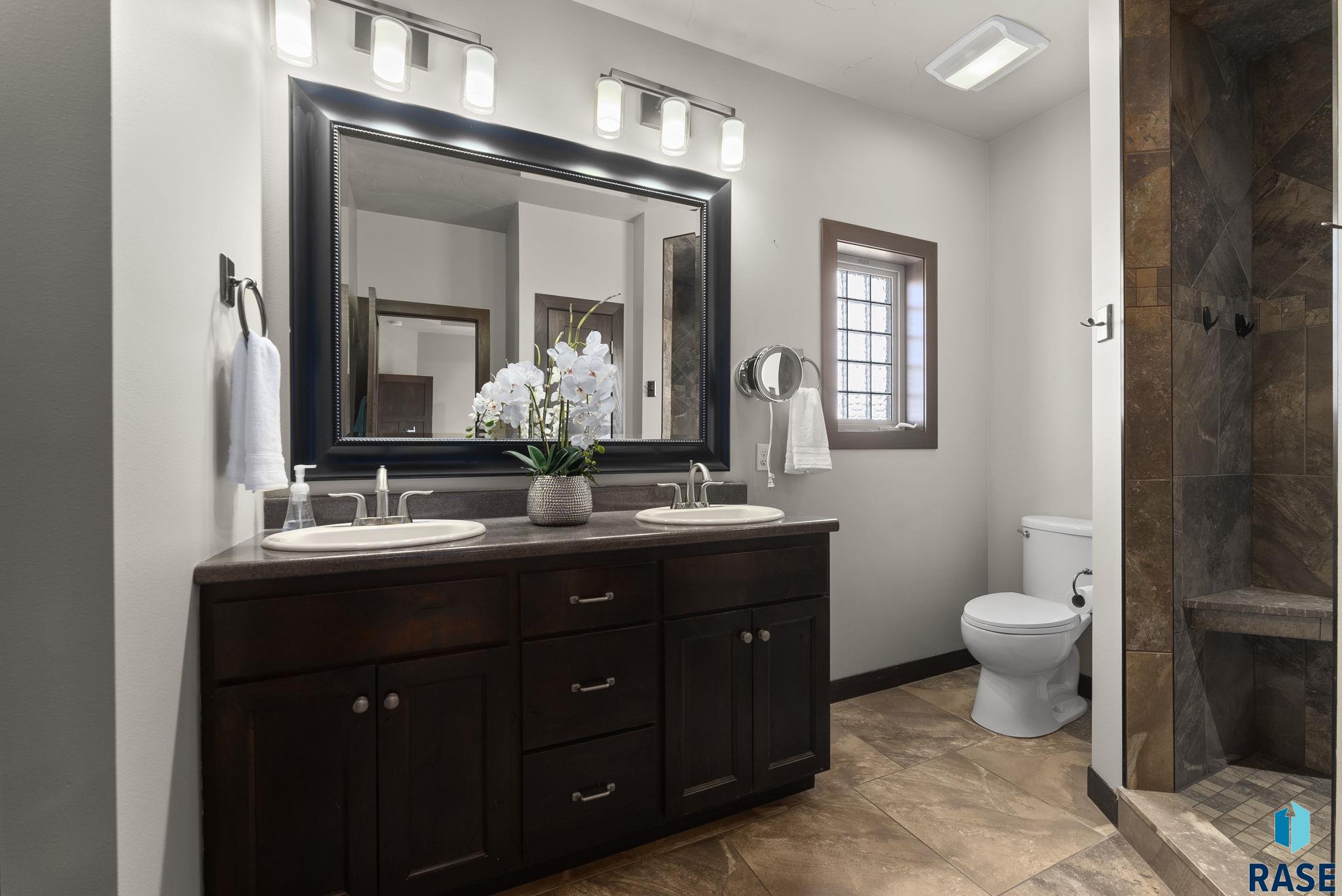 Sioux Falls, South Dakota 57108, United States, 5 Bedrooms Bedrooms, ,3 BathroomsBathrooms,Residential,Active,106421