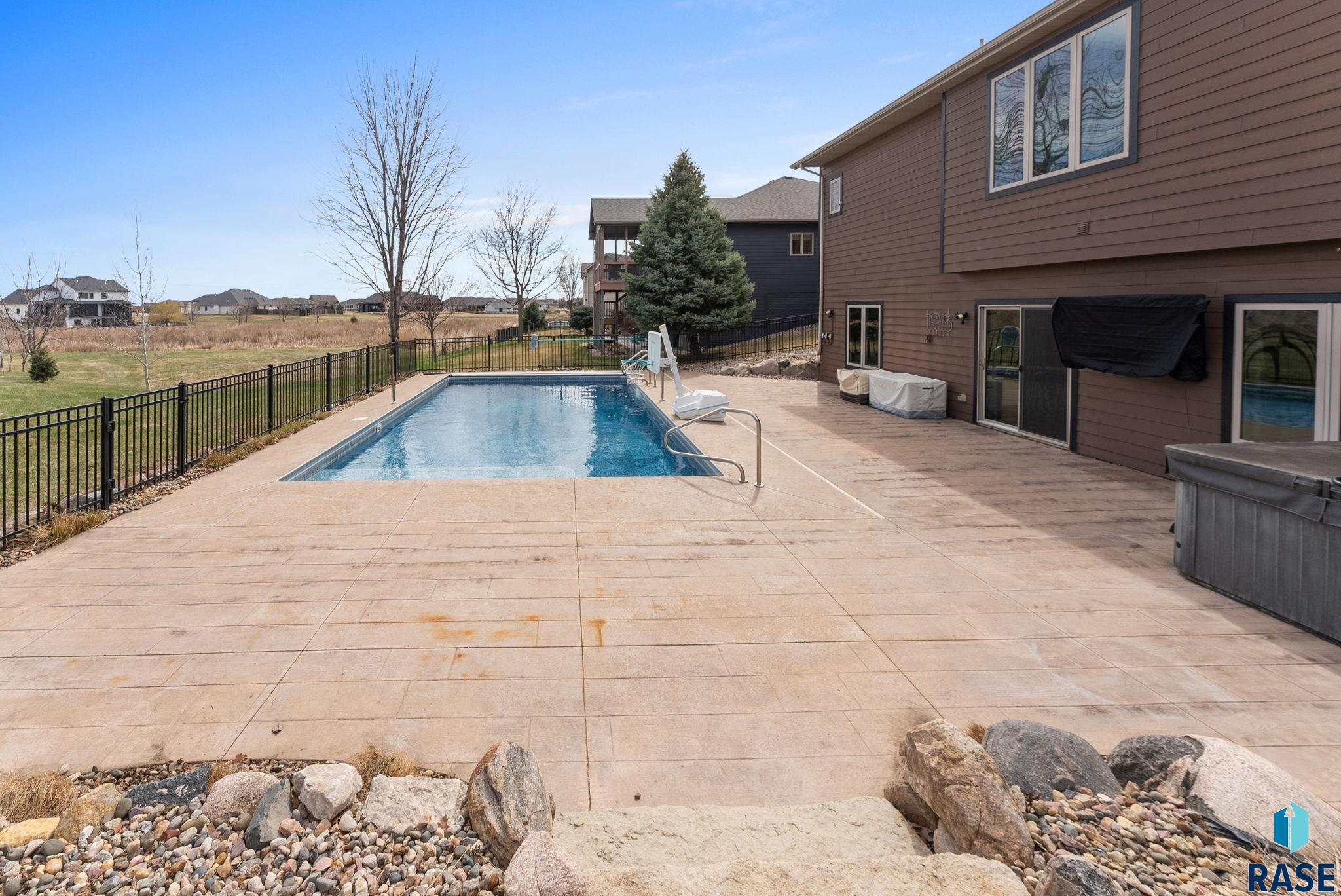 Sioux Falls, South Dakota 57108, United States, 5 Bedrooms Bedrooms, ,3 BathroomsBathrooms,Residential,Active,106421