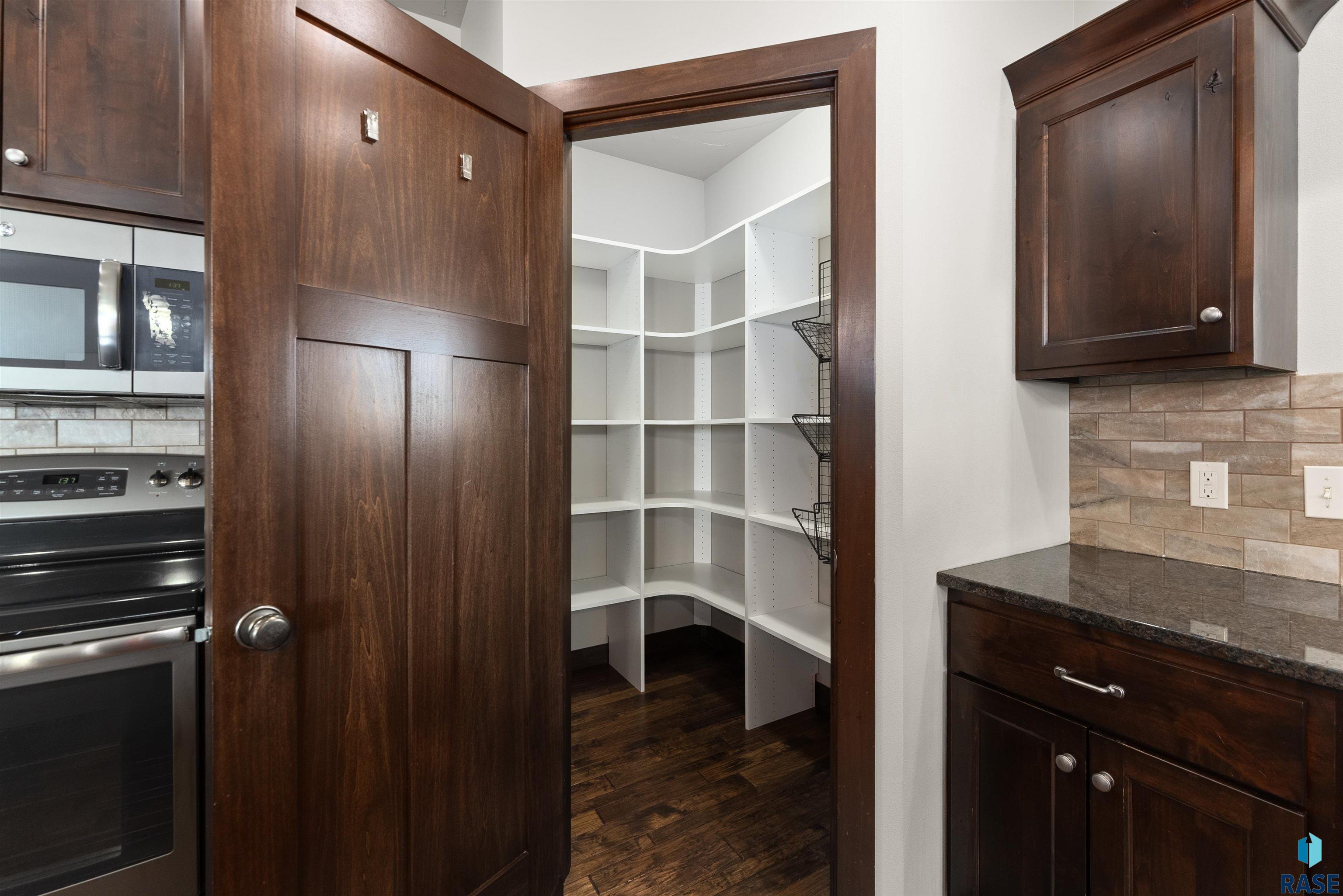 Sioux Falls, South Dakota 57108, United States, 5 Bedrooms Bedrooms, ,3 BathroomsBathrooms,Residential,Active,106421