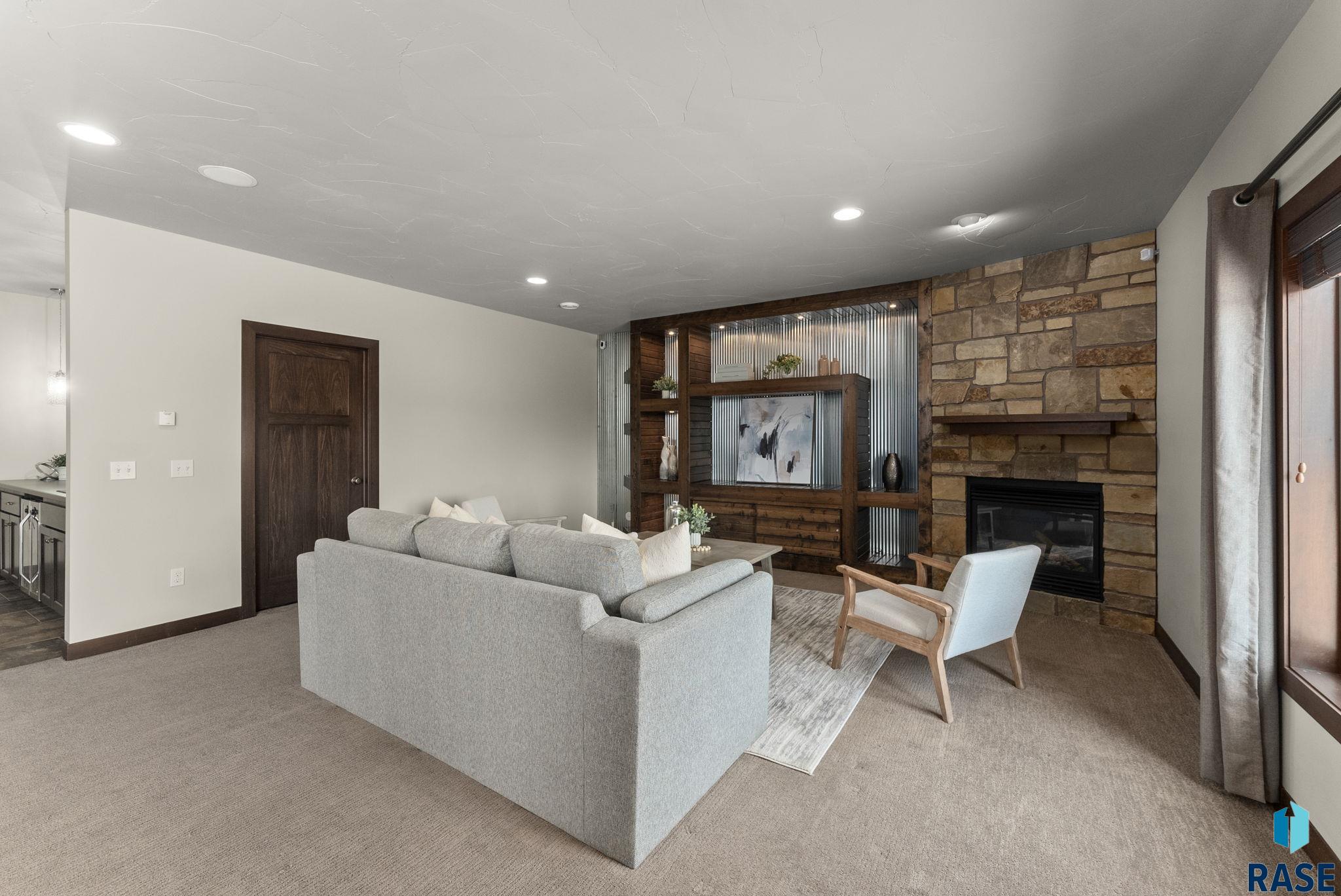 Sioux Falls, South Dakota 57108, United States, 5 Bedrooms Bedrooms, ,3 BathroomsBathrooms,Residential,Active,106421