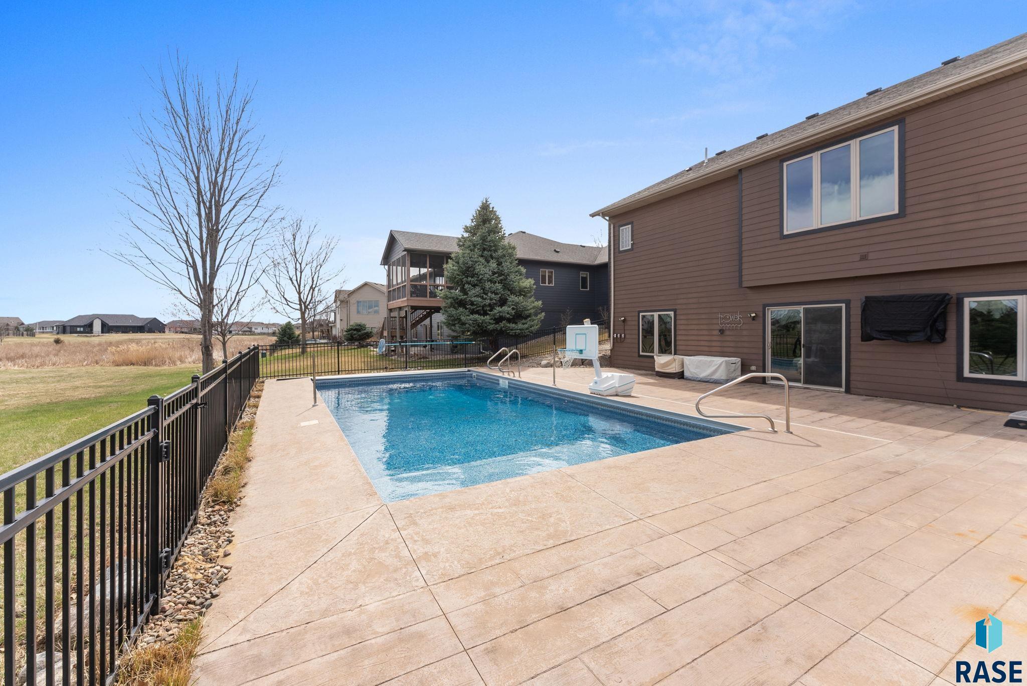 Sioux Falls, South Dakota 57108, United States, 5 Bedrooms Bedrooms, ,3 BathroomsBathrooms,Residential,Active,106421