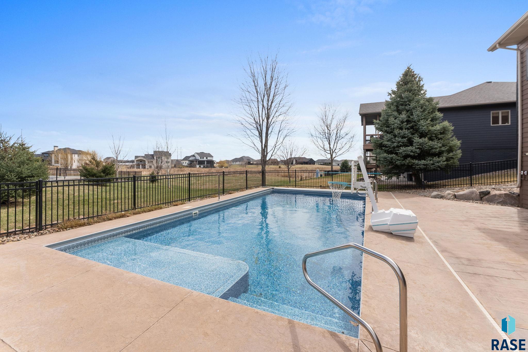 Sioux Falls, South Dakota 57108, United States, 5 Bedrooms Bedrooms, ,3 BathroomsBathrooms,Residential,Active,106421