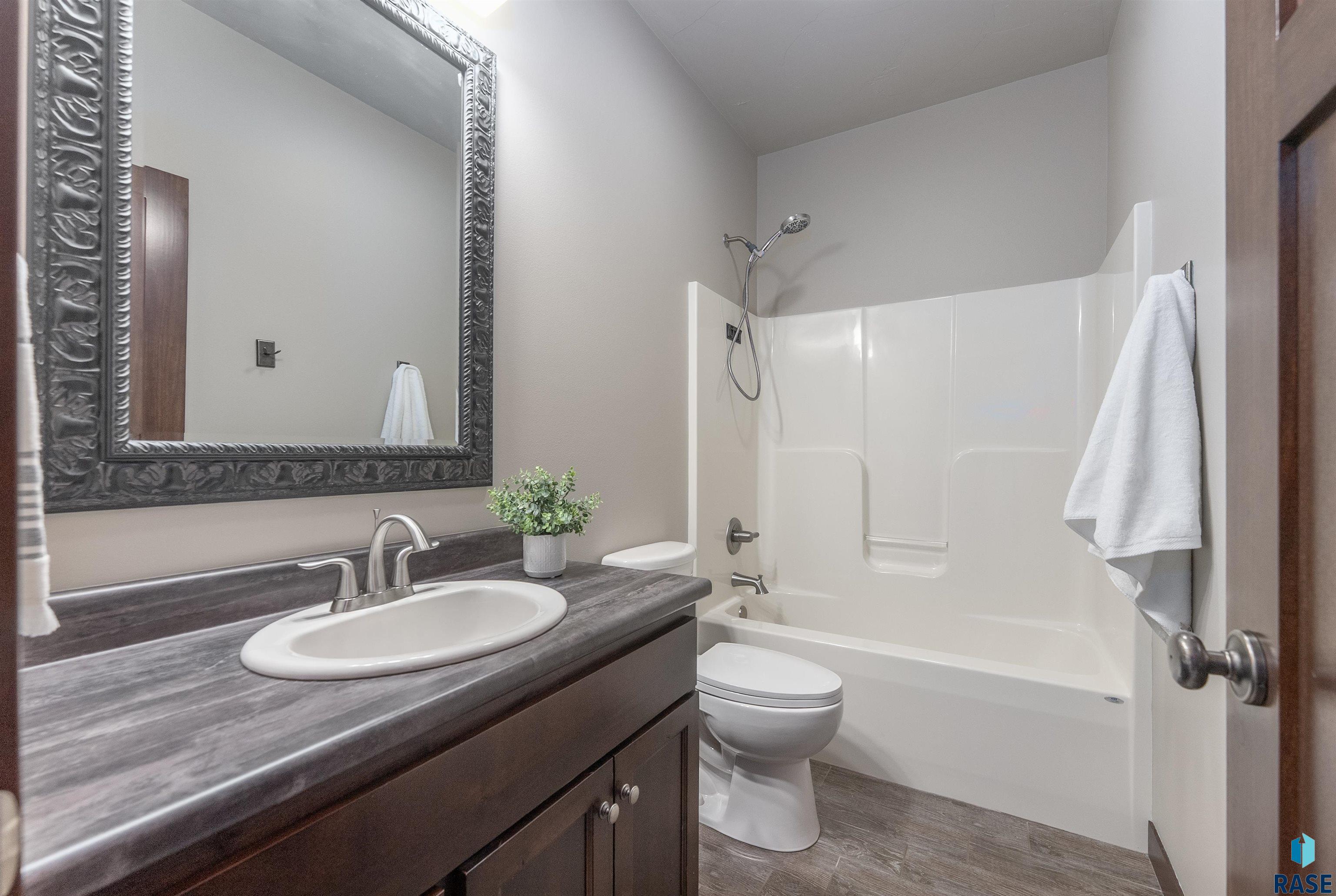 Sioux Falls, South Dakota 57108, United States, 5 Bedrooms Bedrooms, ,3 BathroomsBathrooms,Residential,Active,106421