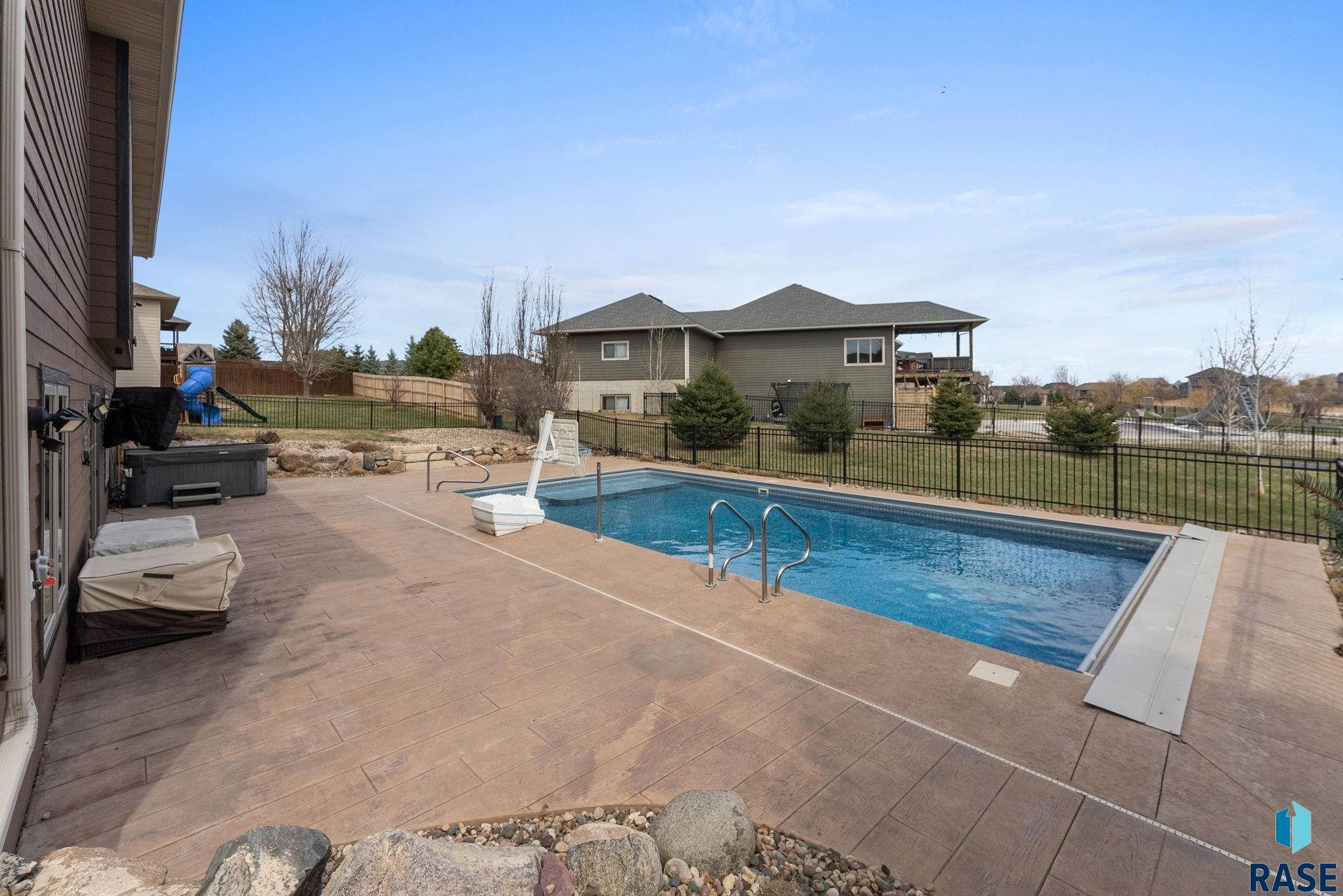 Sioux Falls, South Dakota 57108, United States, 5 Bedrooms Bedrooms, ,3 BathroomsBathrooms,Residential,Active,106421