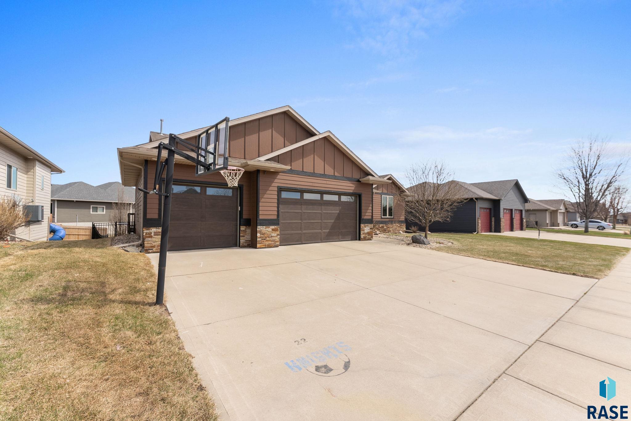 Sioux Falls, South Dakota 57108, United States, 5 Bedrooms Bedrooms, ,3 BathroomsBathrooms,Residential,Active,106421