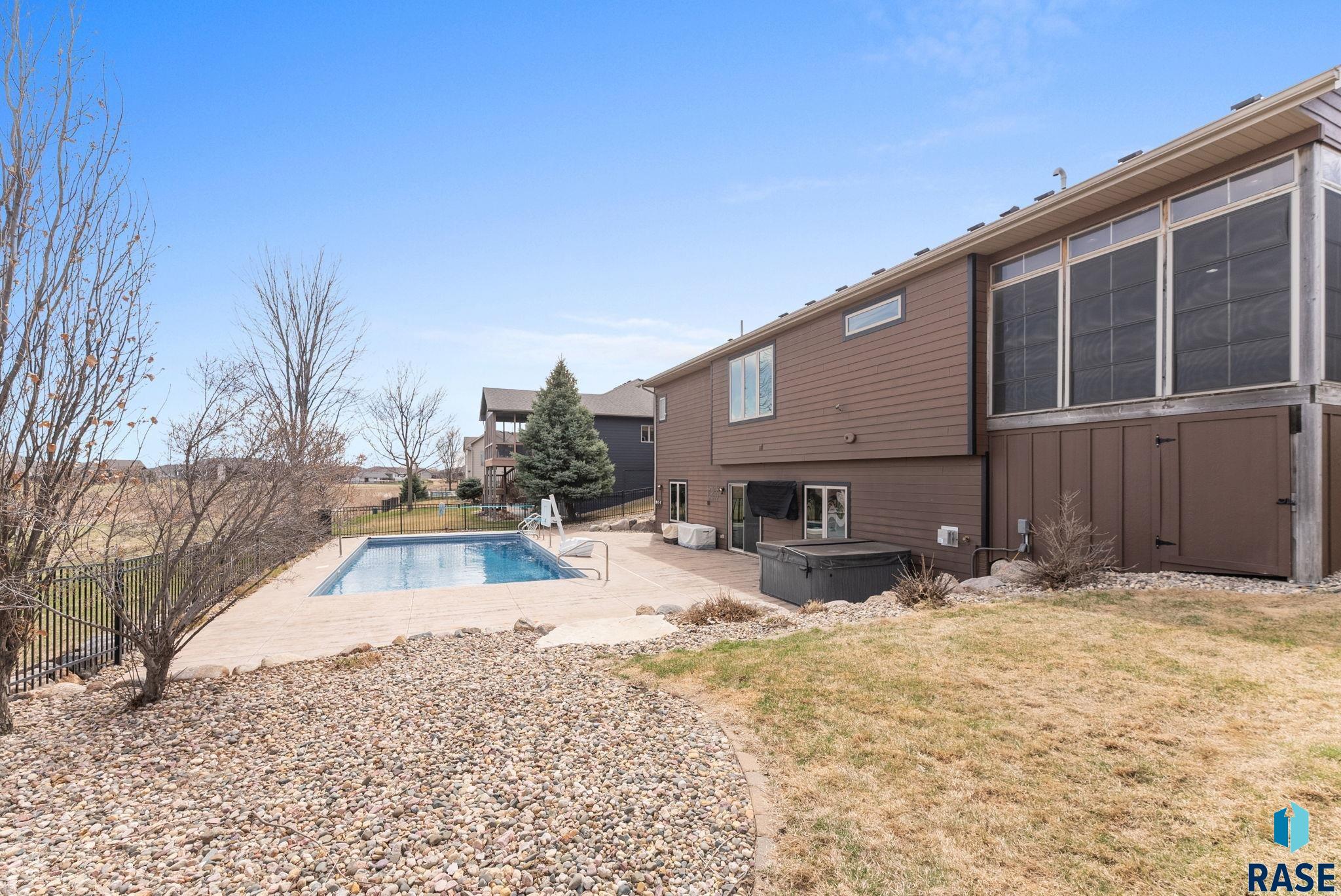 Sioux Falls, South Dakota 57108, United States, 5 Bedrooms Bedrooms, ,3 BathroomsBathrooms,Residential,Active,106421