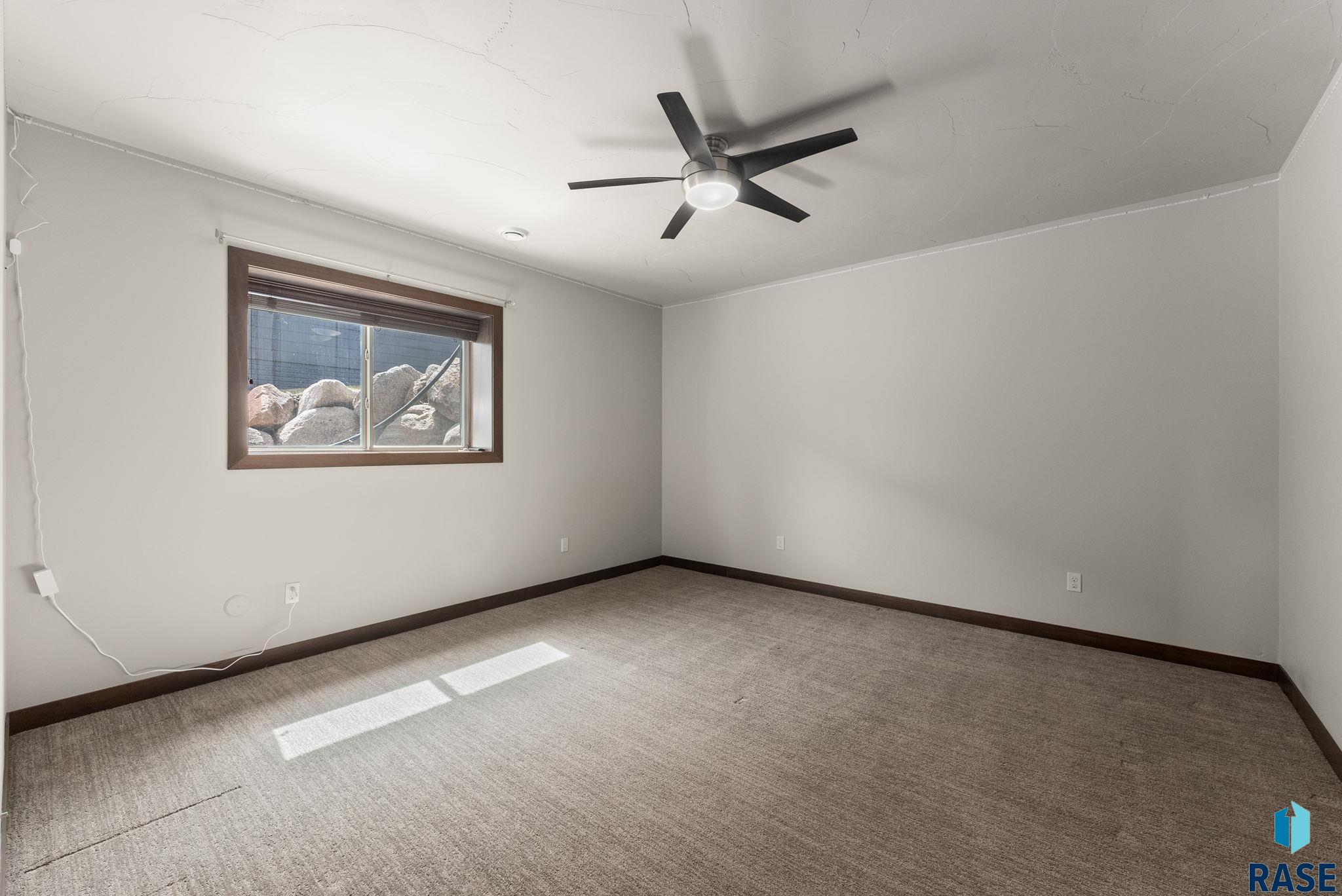 Sioux Falls, South Dakota 57108, United States, 5 Bedrooms Bedrooms, ,3 BathroomsBathrooms,Residential,Active,106421